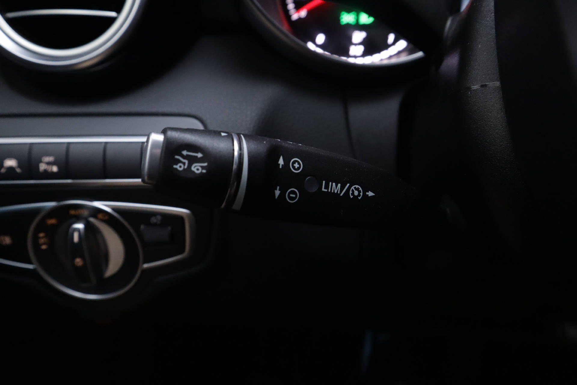 MERCEDES-BENZ C 300 AMG Line Kombi-11