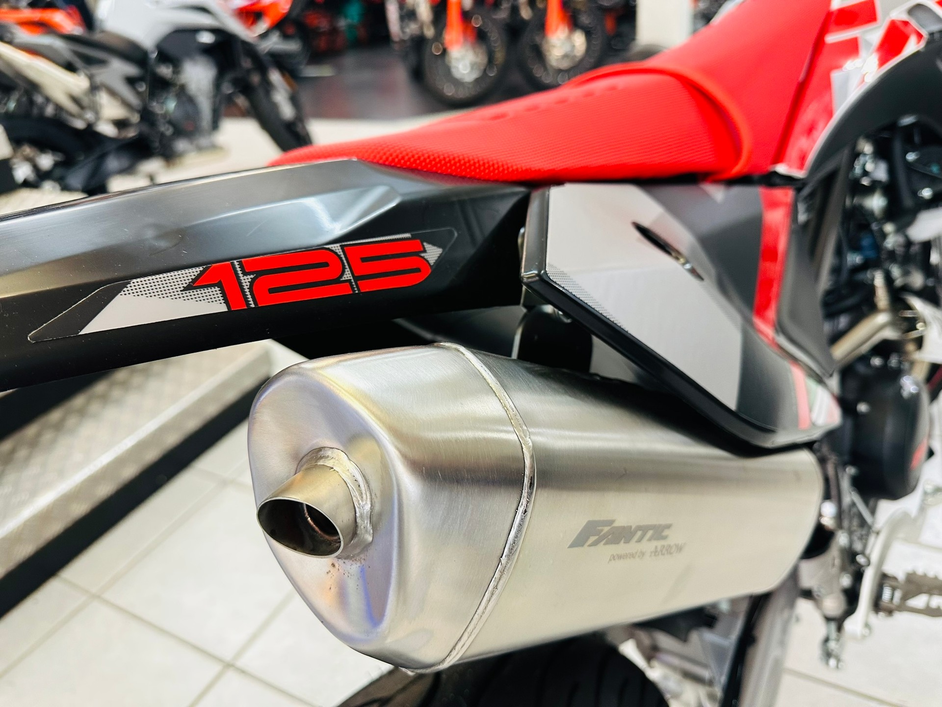 FANTIC Motard 125 Performance - 5