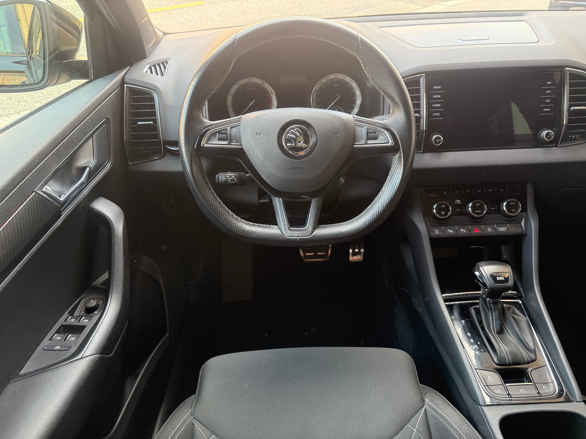 SKODA Karoq 1.5 TSI ACT SportLine DSG - 9