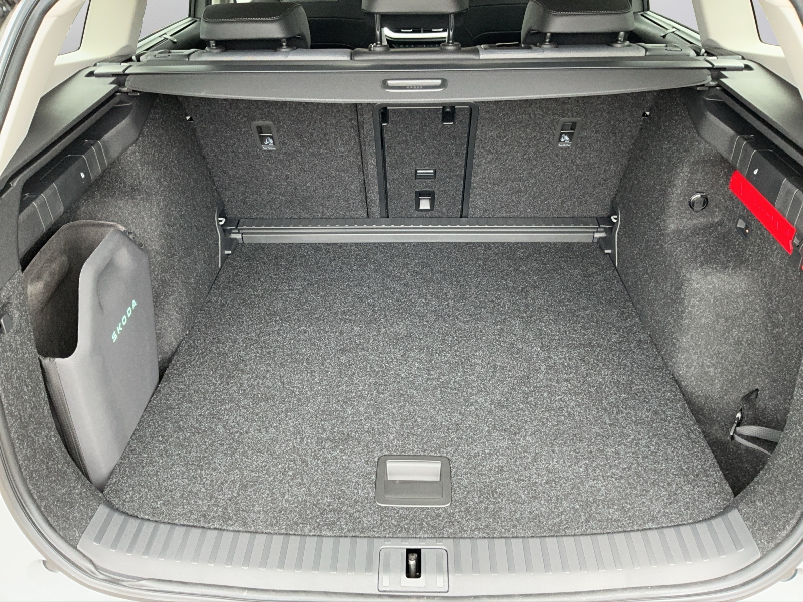 SKODA Enyaq 85x Dynamic 4x4 - 12