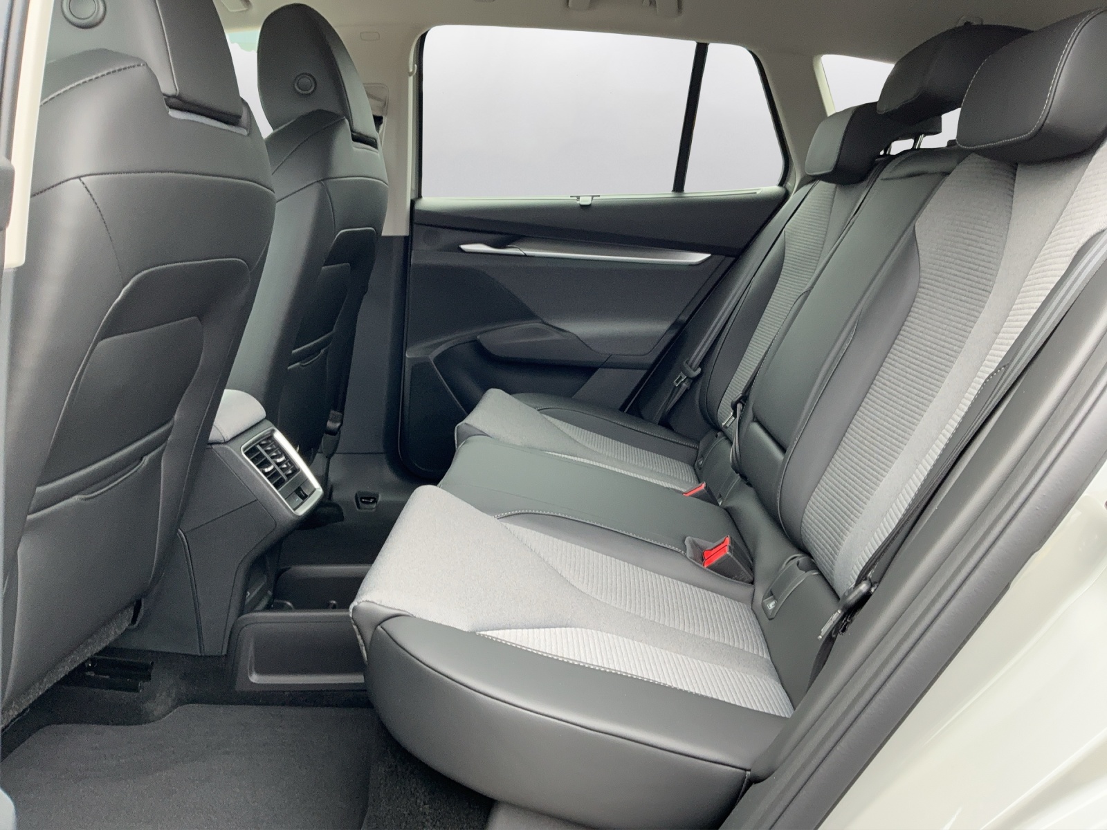 SKODA Enyaq 85x Dynamic 4x4 - 11