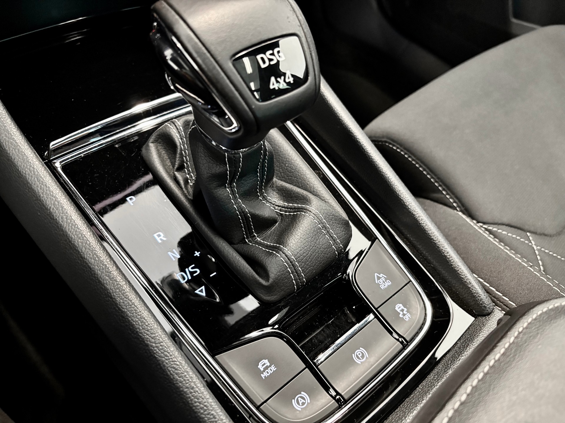 SKODA Karoq 2.0 TSI SportLine 4x4 DSG - 14