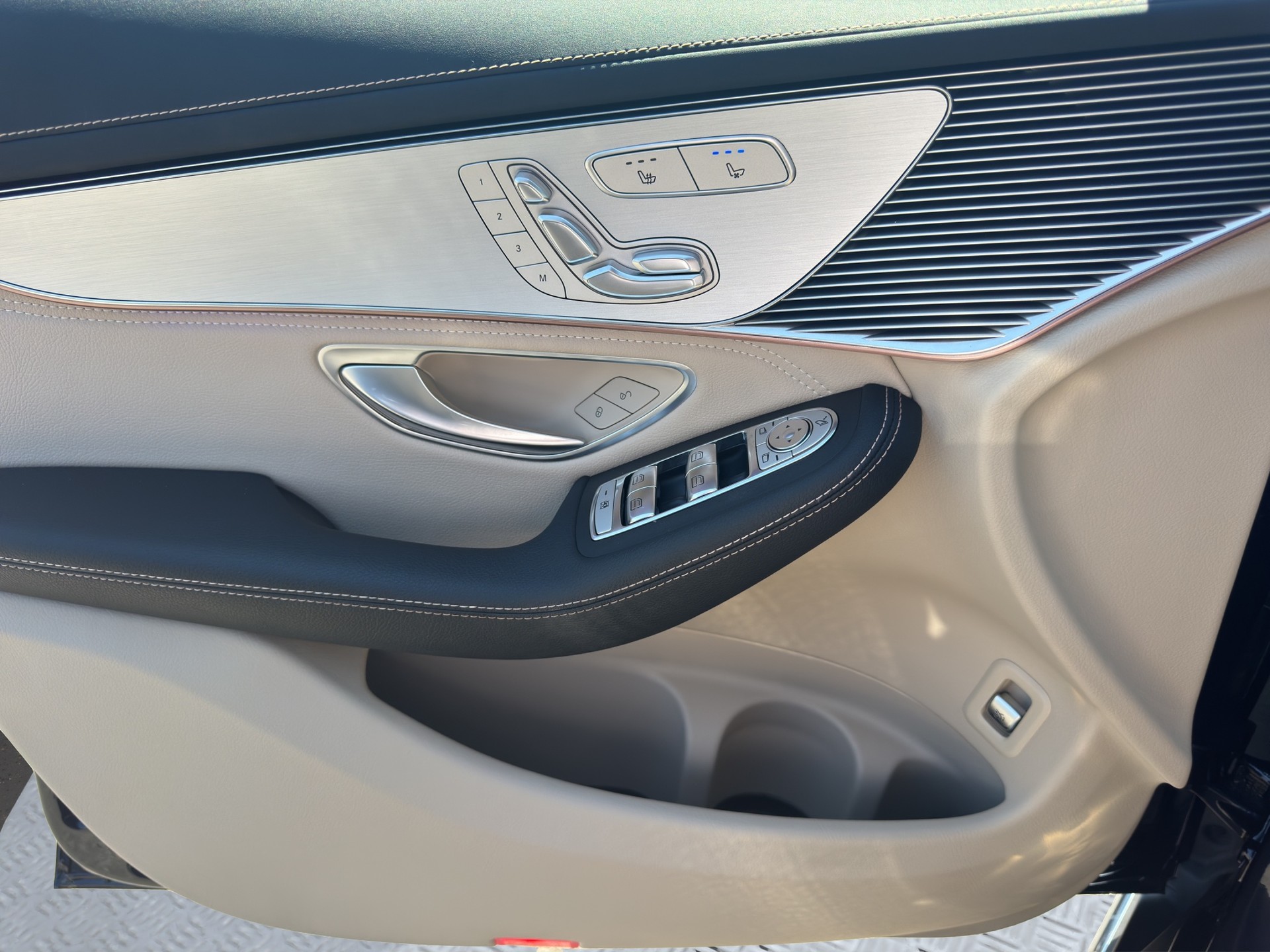 MERCEDES-BENZ EQC 400 4Matic - 10