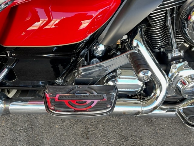 HARLEY-DAVIDSON FLHTK Electra Glide Ultra Limited - 6