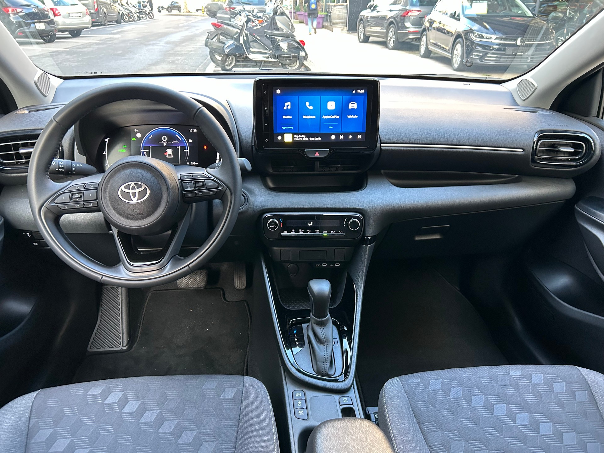 TOYOTA Yaris 1.5 Trend e-CVT - 9