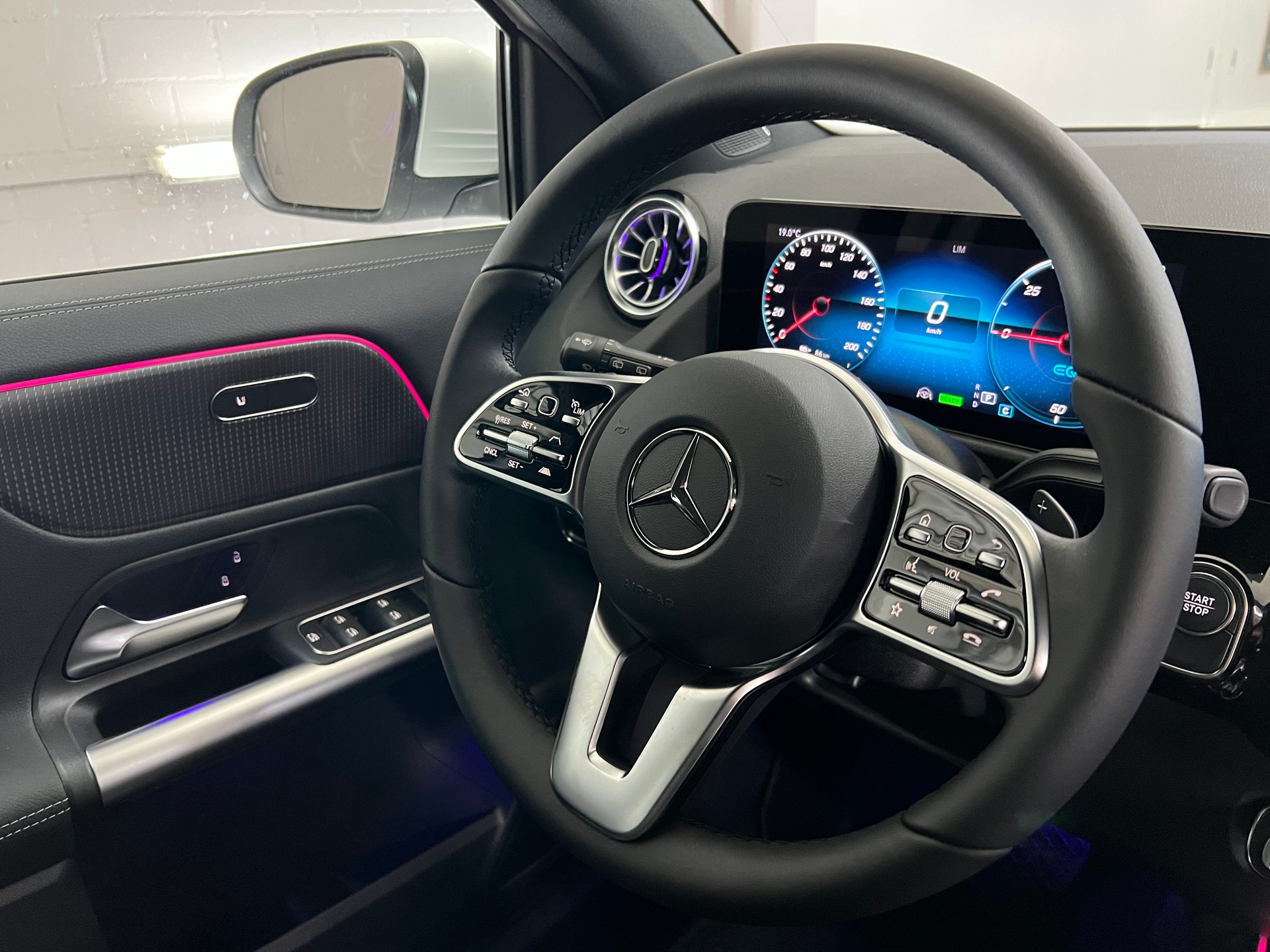 MERCEDES-BENZ EQA 300 4MATIC - 22