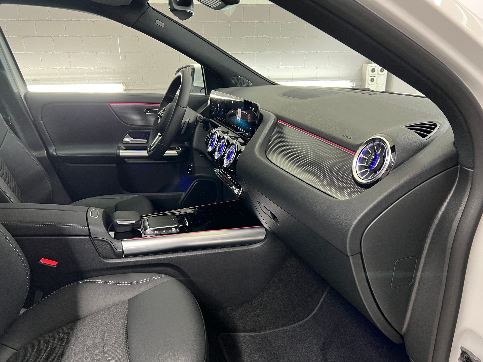 MERCEDES-BENZ EQA 300 4MATIC - 14