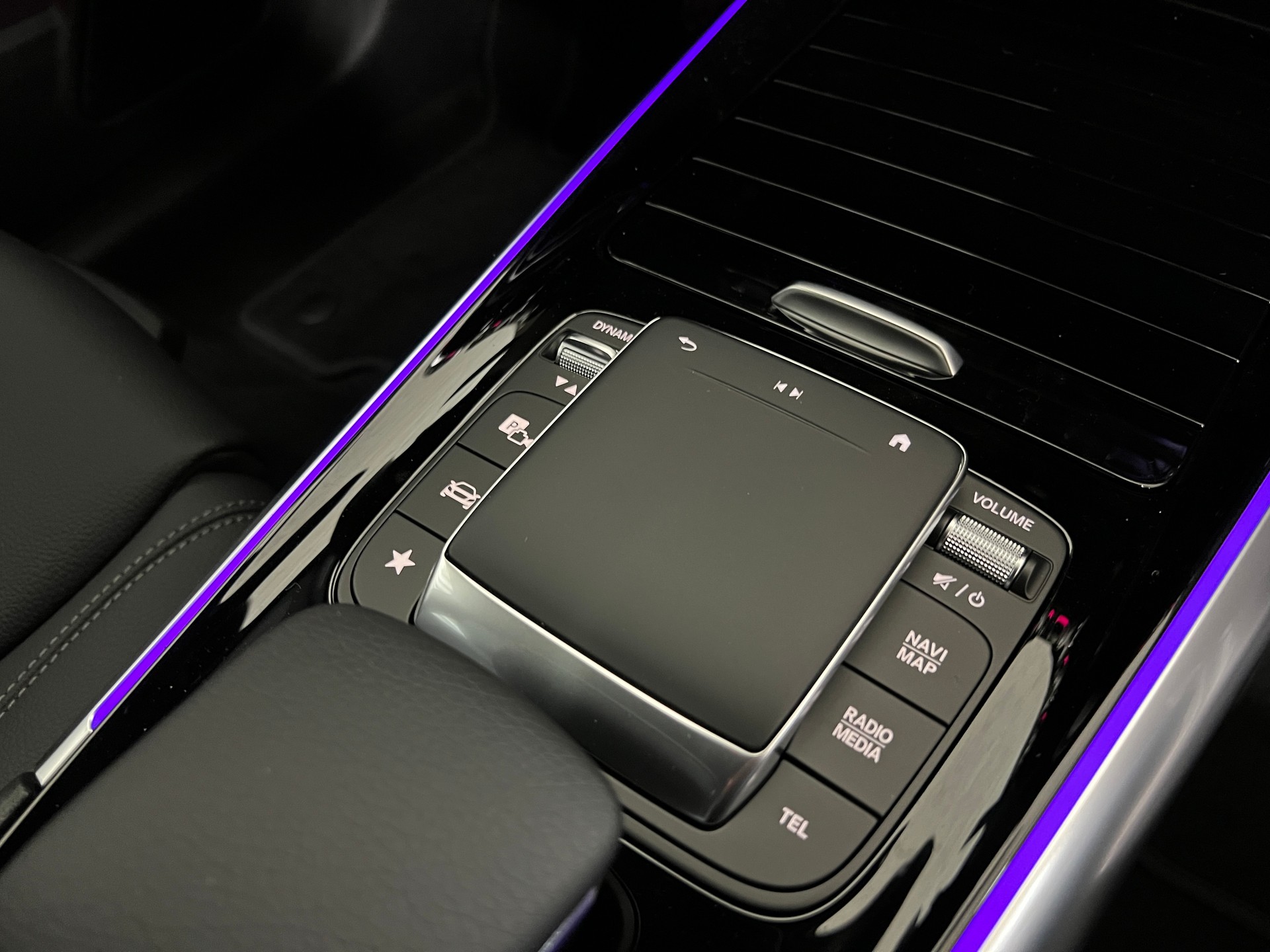 MERCEDES-BENZ EQA 300 4MATIC - 18