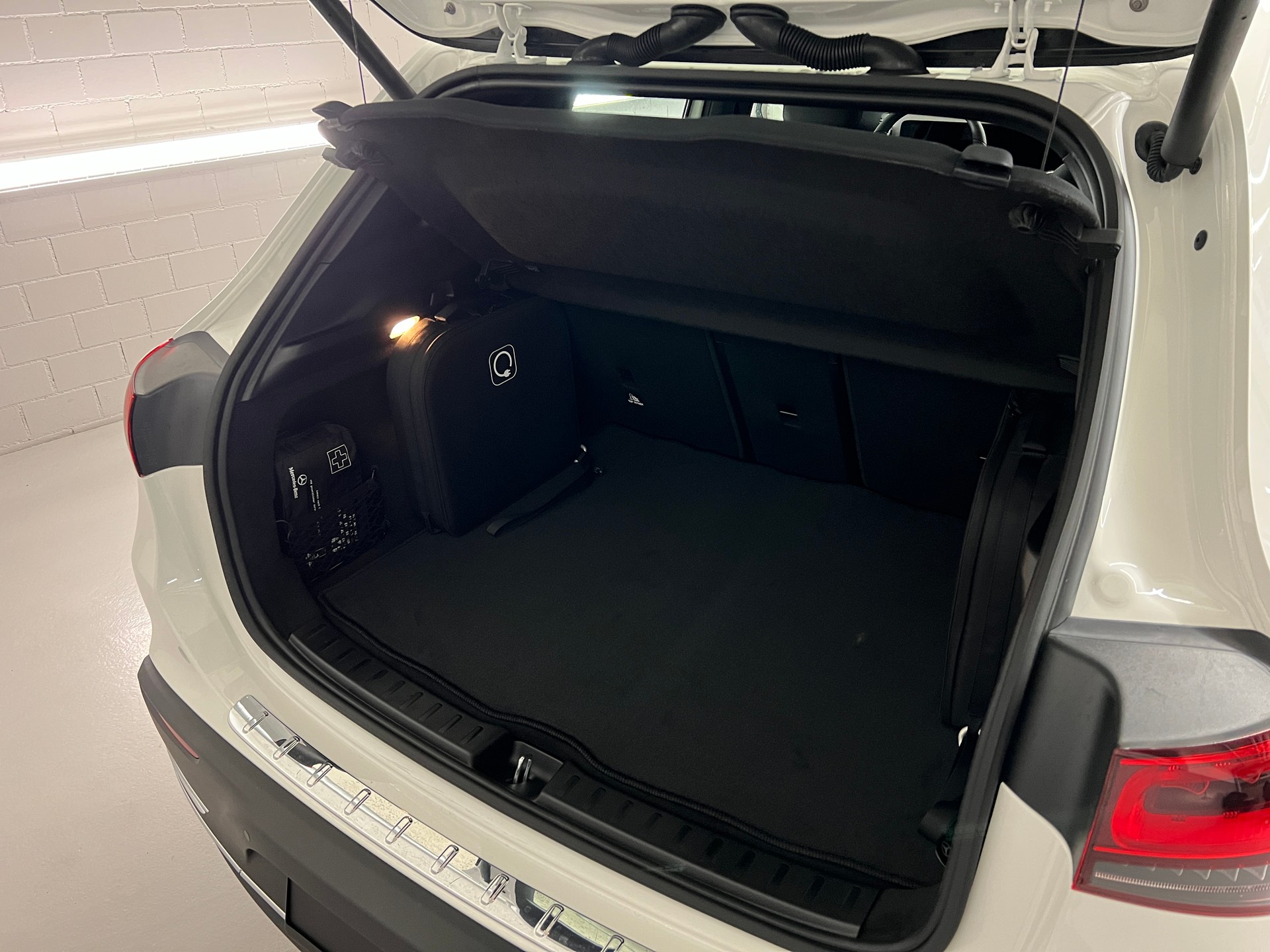 MERCEDES-BENZ EQA 300 4MATIC - 10