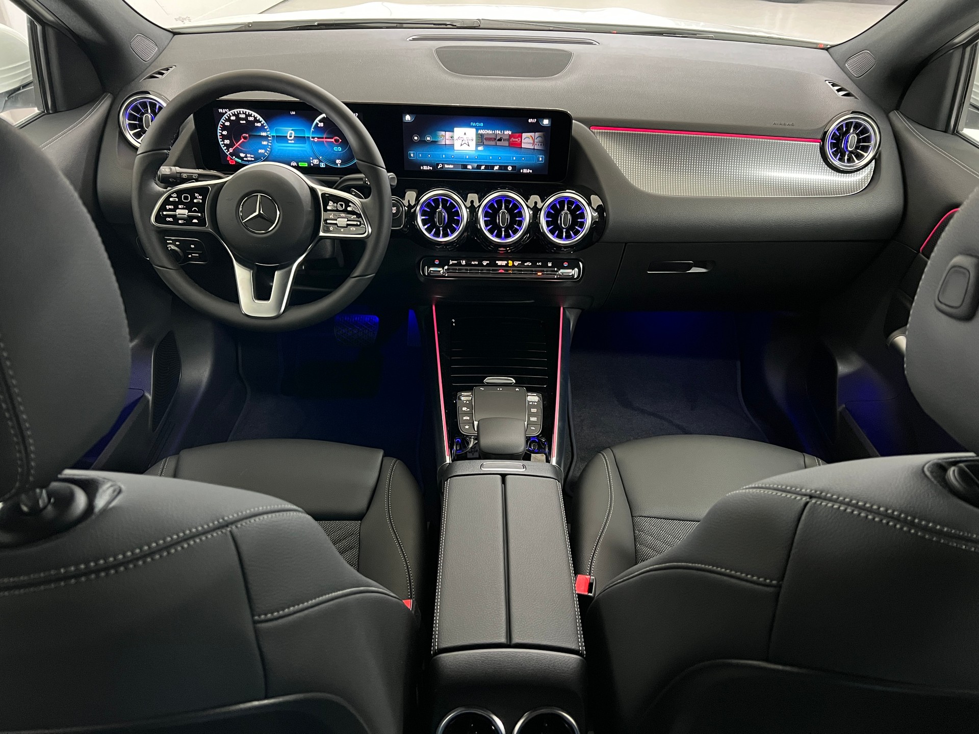MERCEDES-BENZ EQA 300 4MATIC - 11