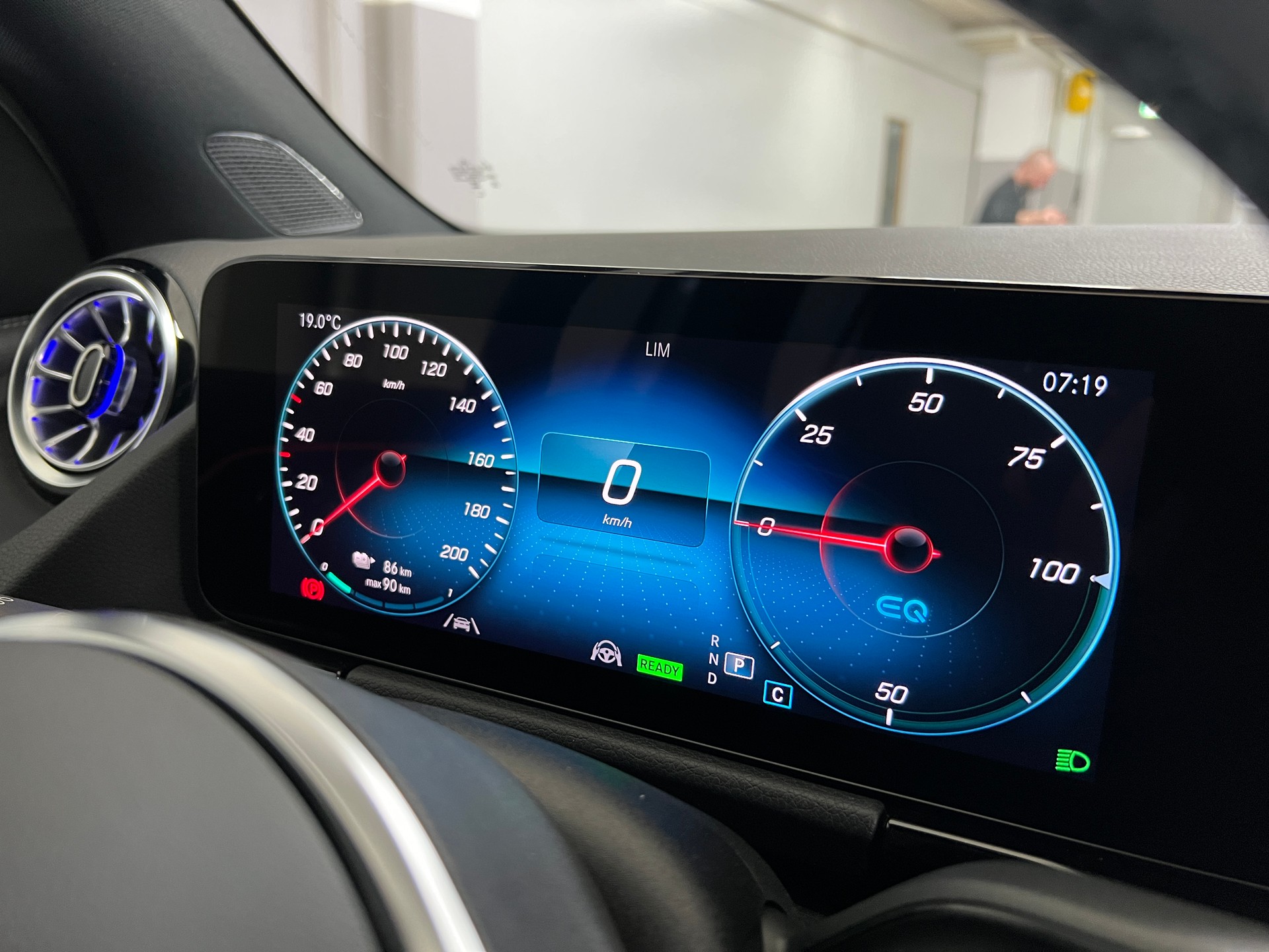 MERCEDES-BENZ EQA 300 4MATIC - 21