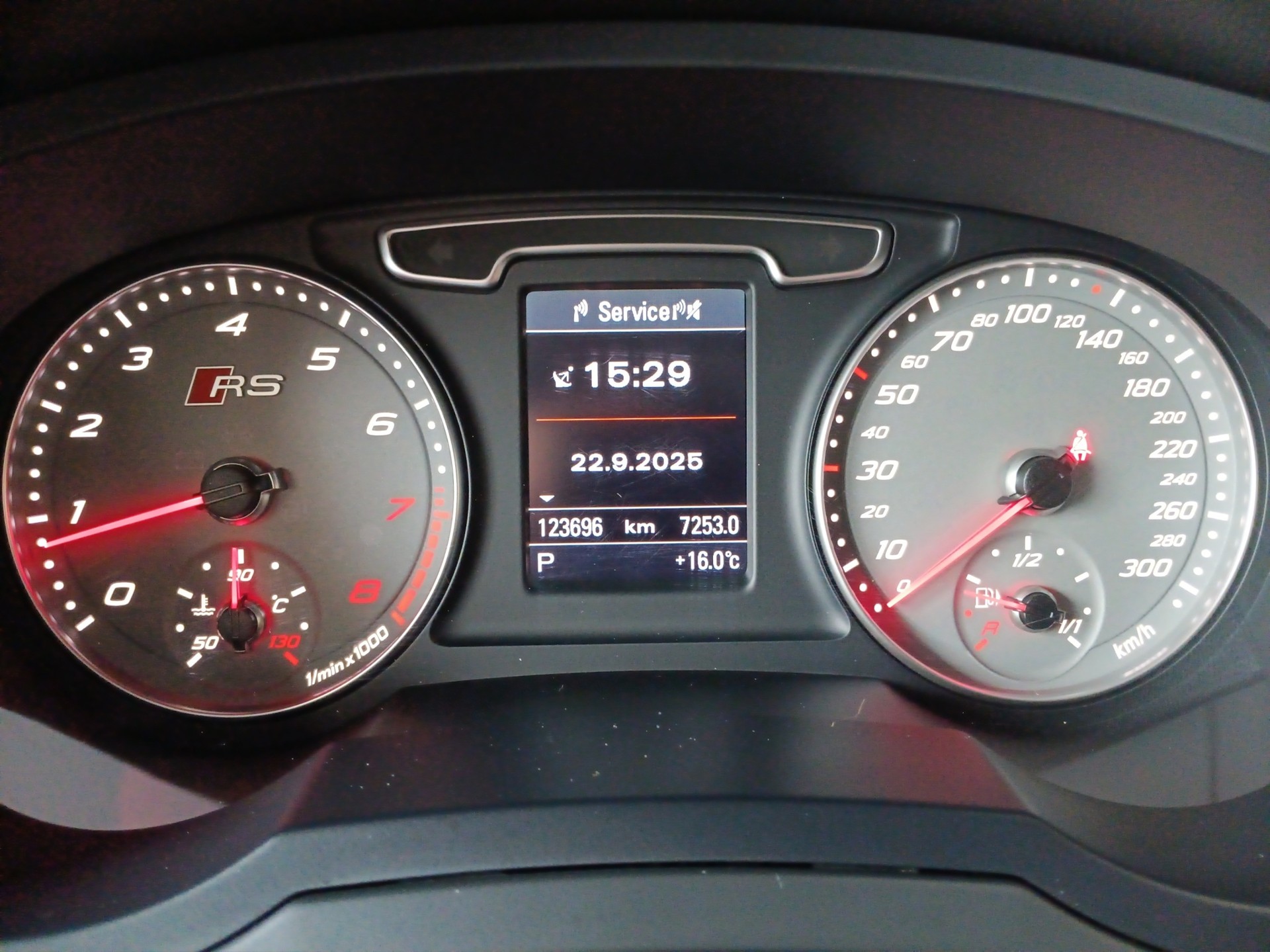 AUDI RS Q3 2.5 TFSI quattro S-tronic - 11