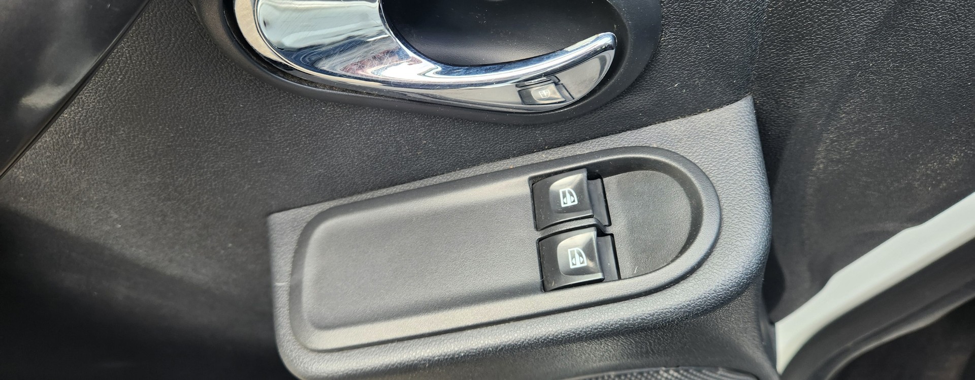 DACIA Duster 1.6 Lauréate 4x4 - 6