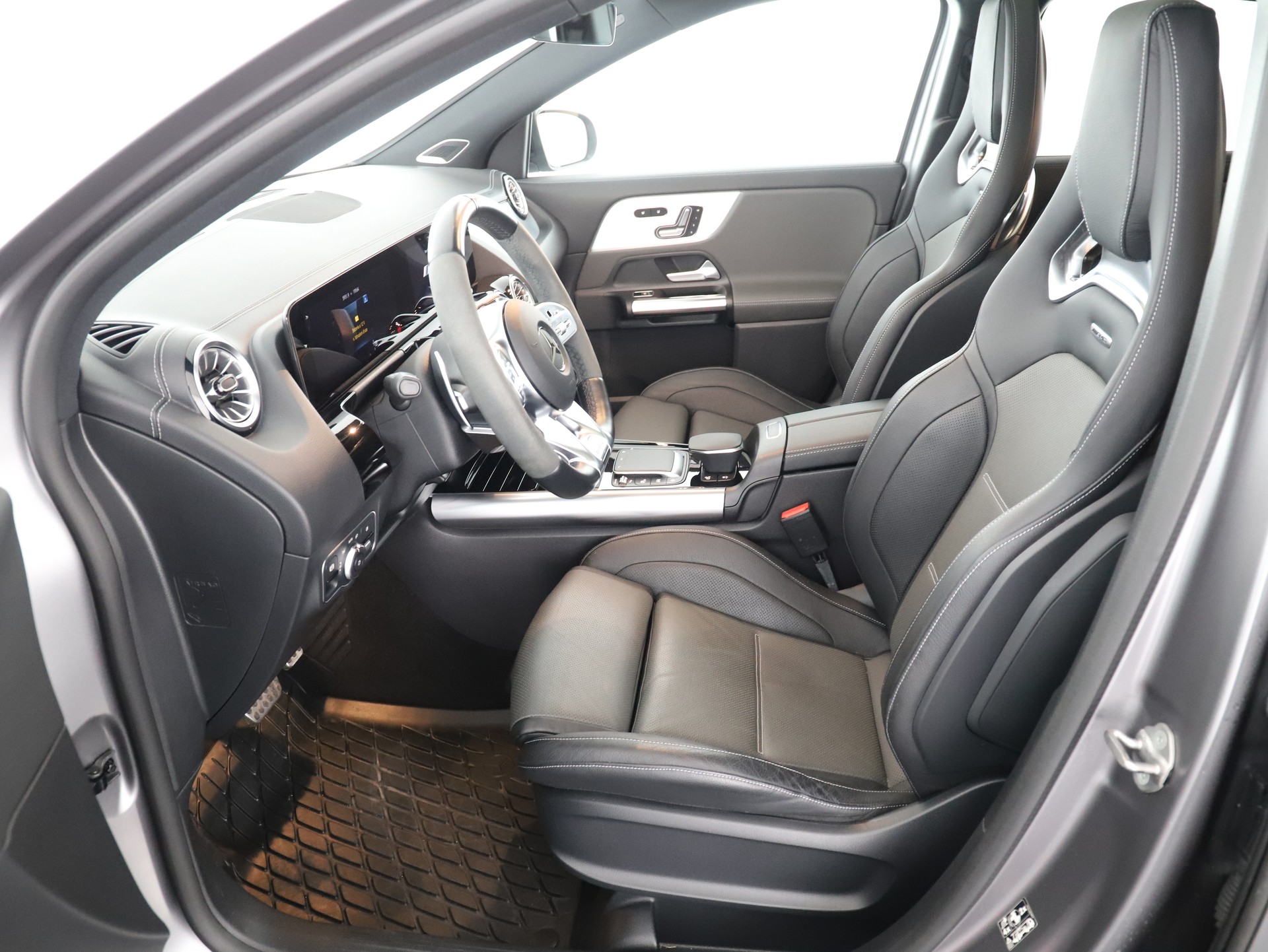 MERCEDES-BENZ GLA 45 S AMG 4Matic+ - 10