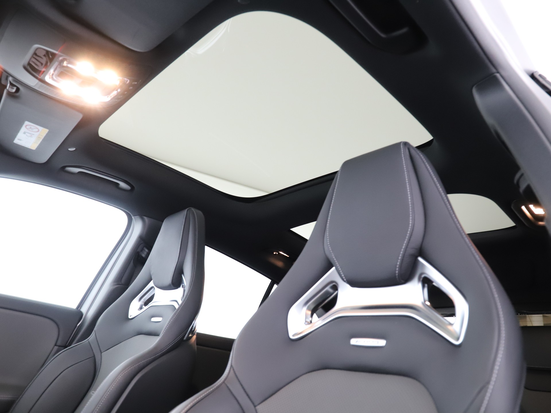 MERCEDES-BENZ GLA 45 S AMG 4Matic+ - 15