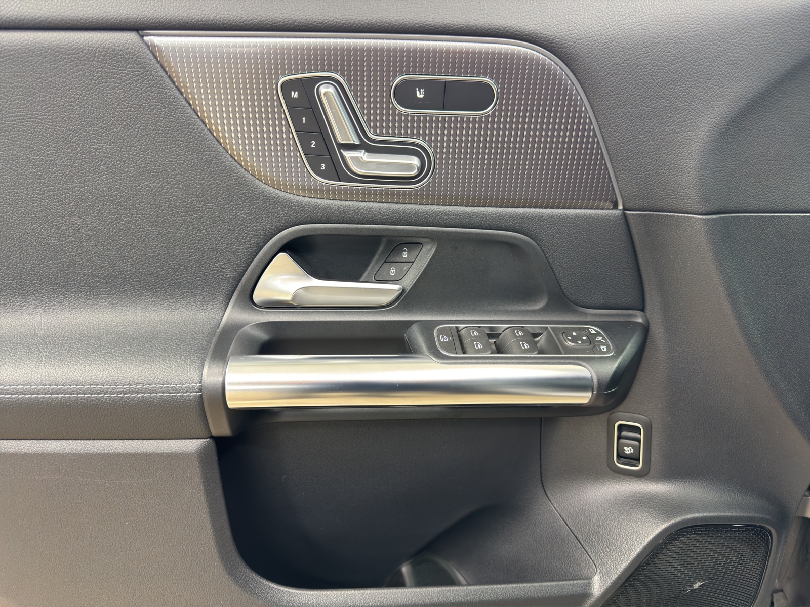 MERCEDES-BENZ EQA 350 4Matic - 12