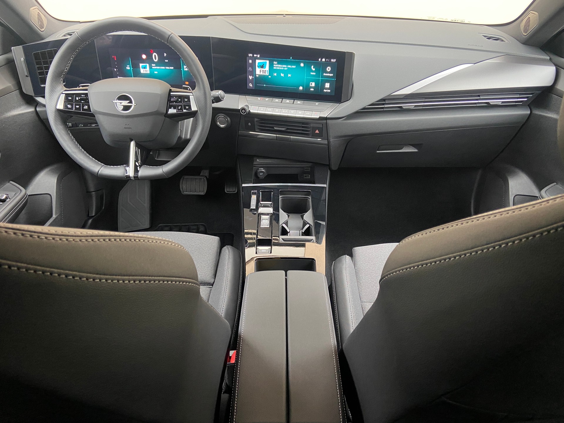 OPEL Astra Sports Tourer 1.2i Turbo GS Automat - 4