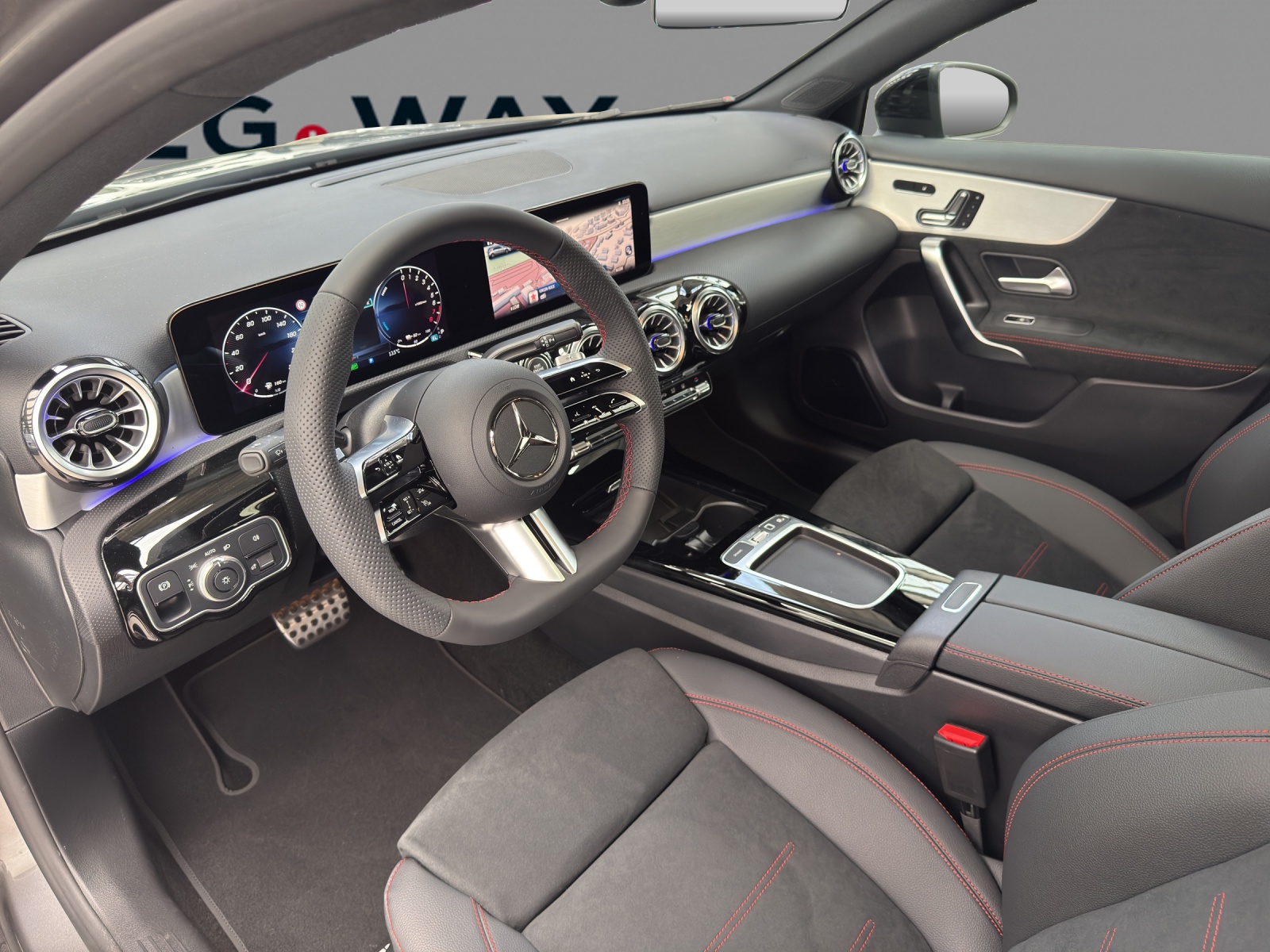 MERCEDES-BENZ A 250 e with EQ - AMG / DISTRONIC / 360 Grad Kamera / Panorama-Dach - 9