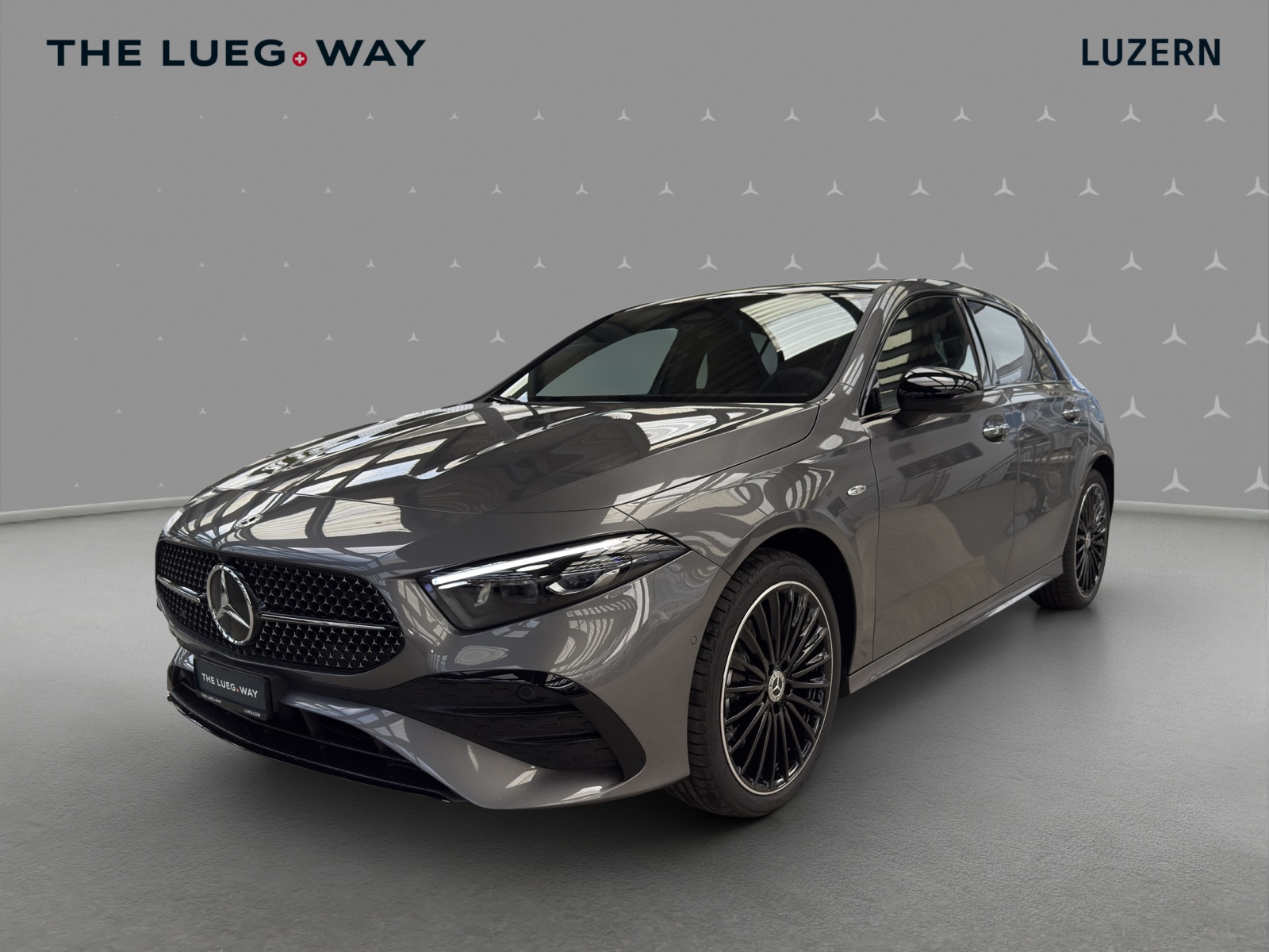 MERCEDES-BENZ A 250 e with EQ - AMG / DISTRONIC / 360 Grad Kamera / Panorama-Dach