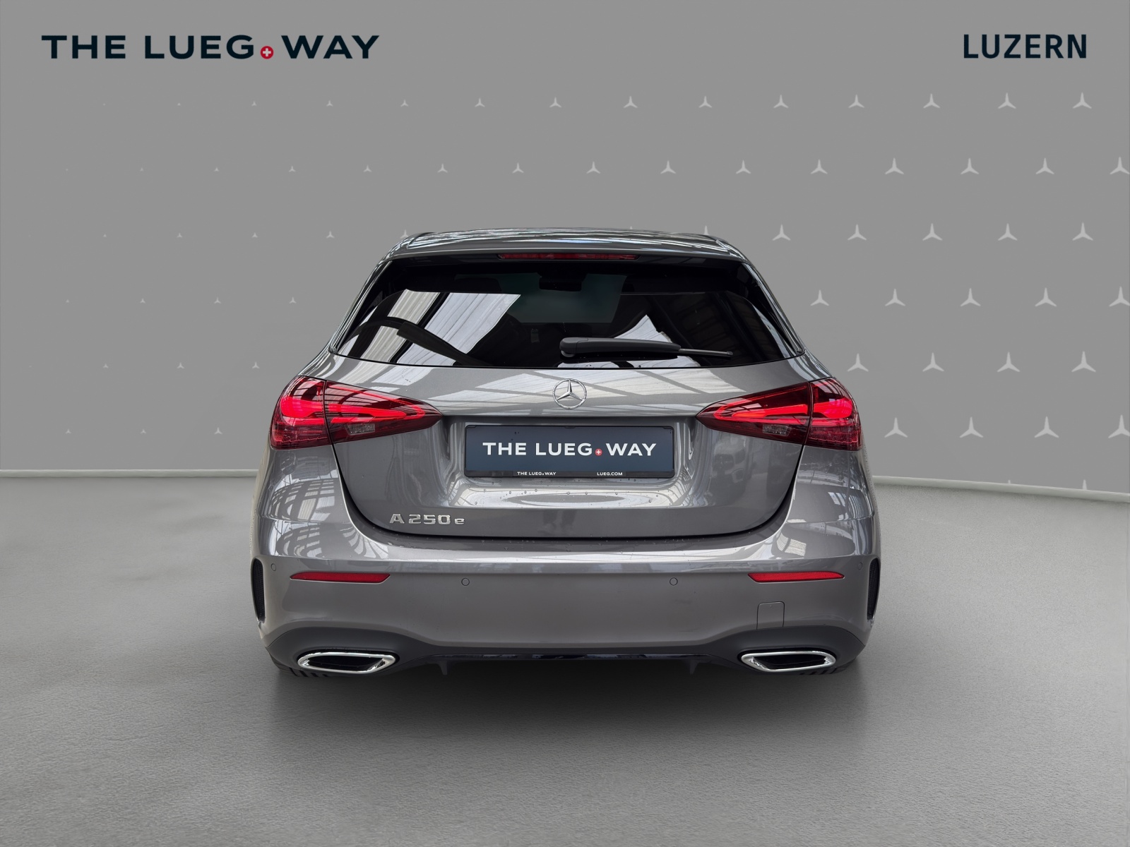 MERCEDES-BENZ A 250 e with EQ - AMG / DISTRONIC / 360 Grad Kamera / Panorama-Dach - 4