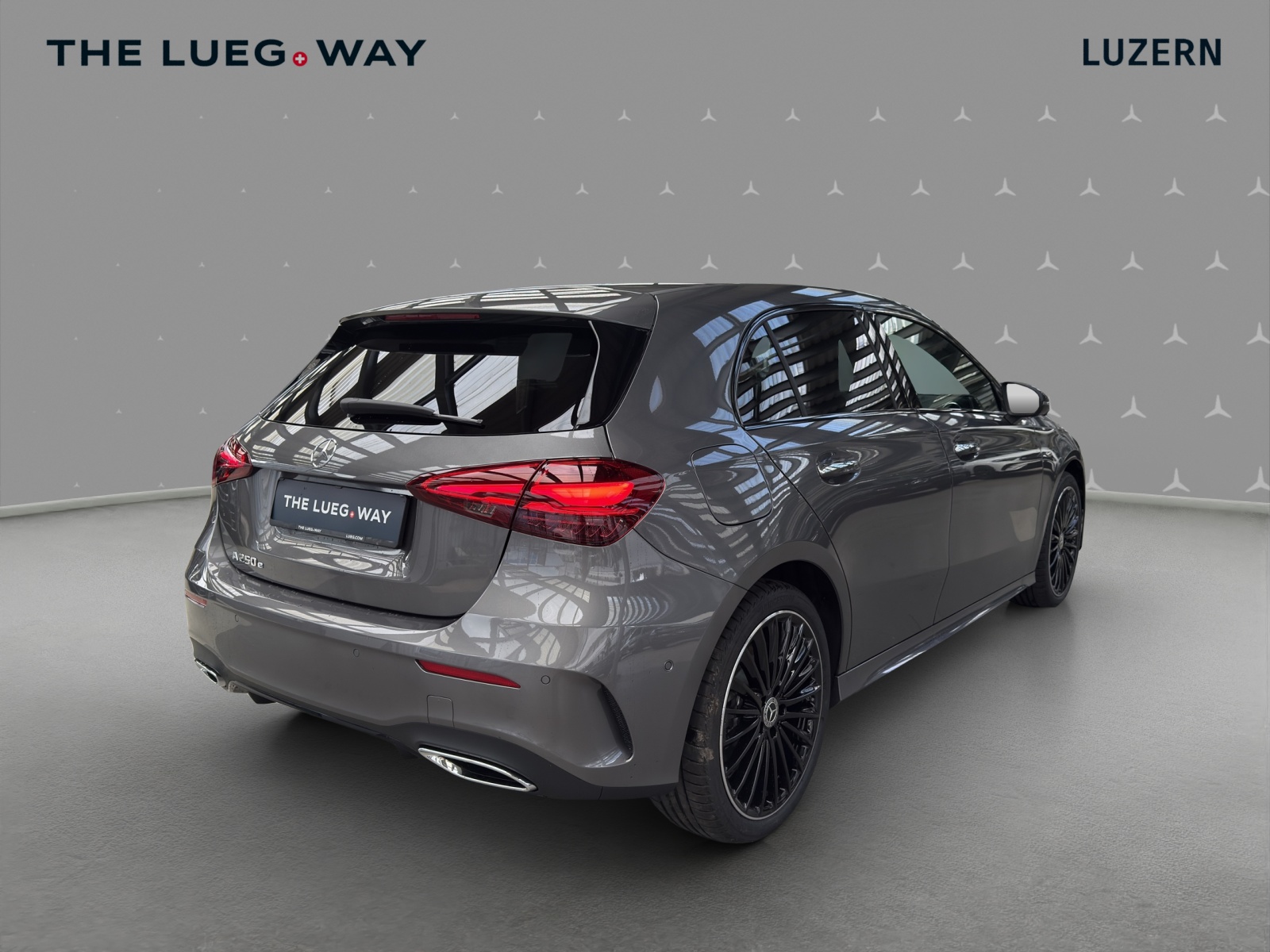 MERCEDES-BENZ A 250 e with EQ - AMG / DISTRONIC / 360 Grad Kamera / Panorama-Dach - 5