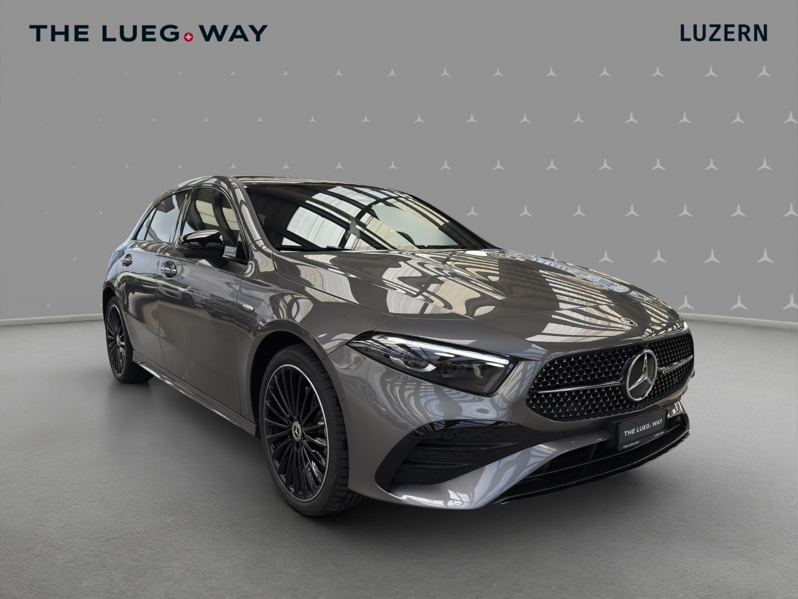 MERCEDES-BENZ A 250 e with EQ - AMG / DISTRONIC / 360 Grad Kamera / Panorama-Dach - 6