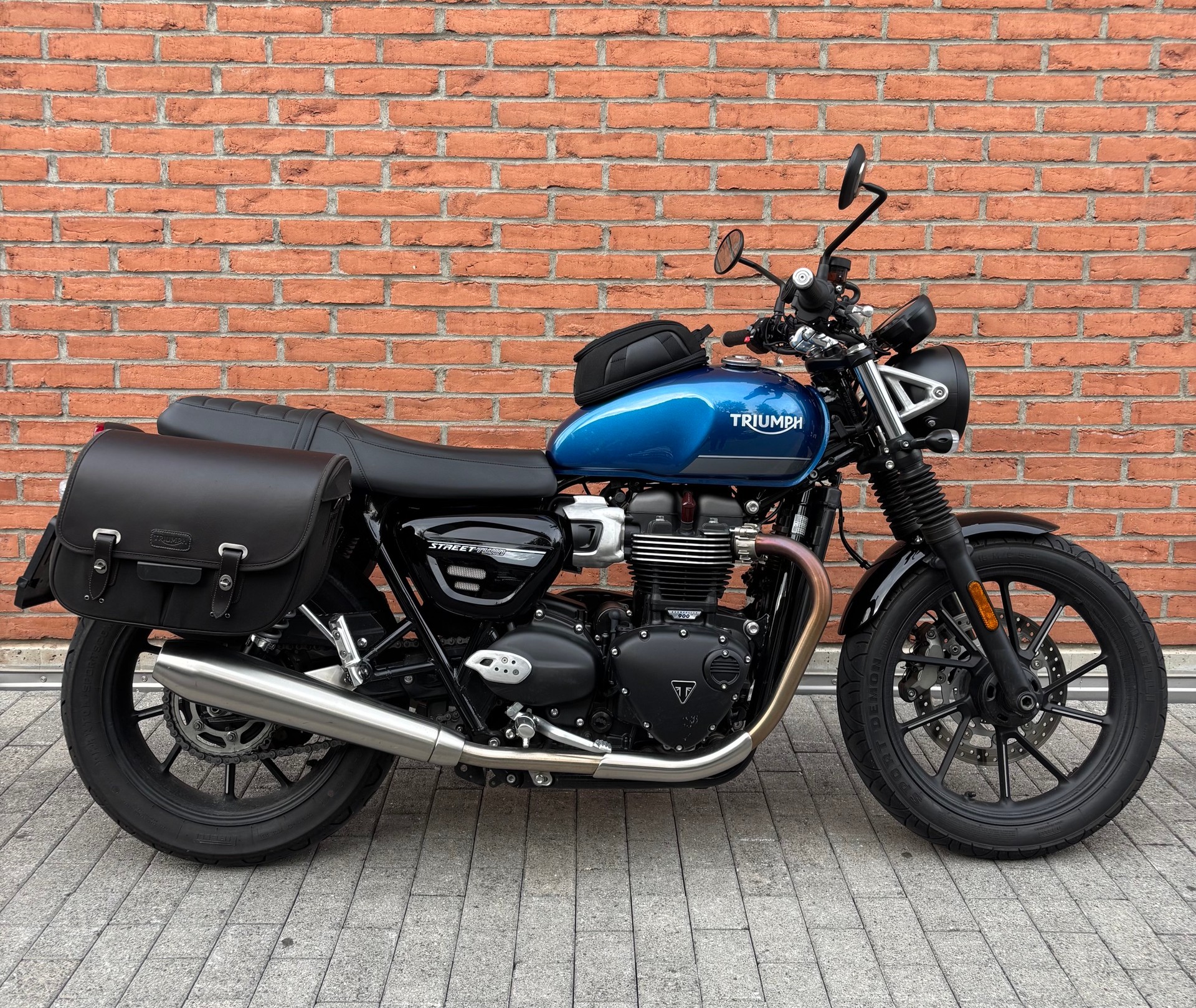 TRIUMPH Street Twin 900