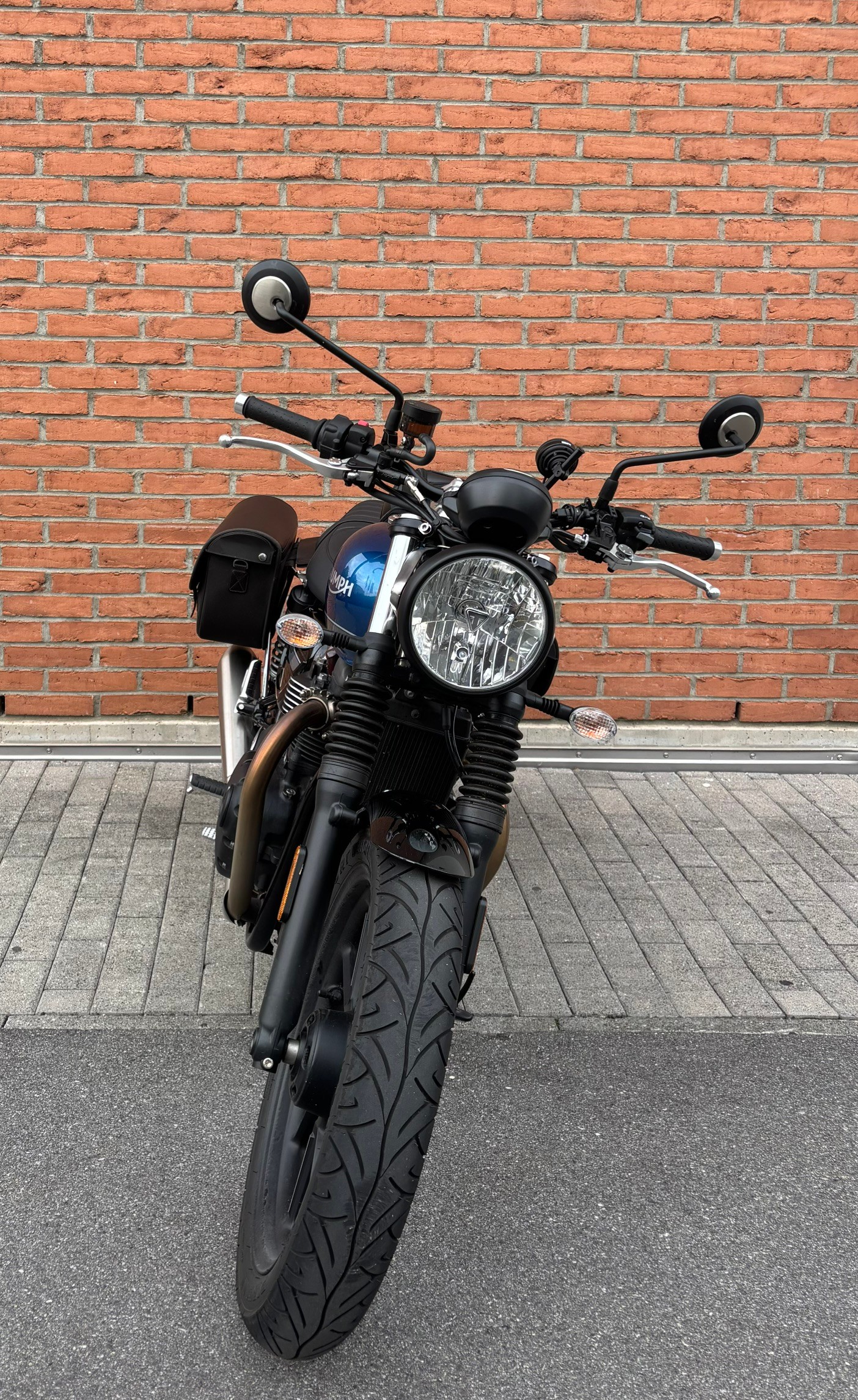 TRIUMPH Street Twin 900 - 3