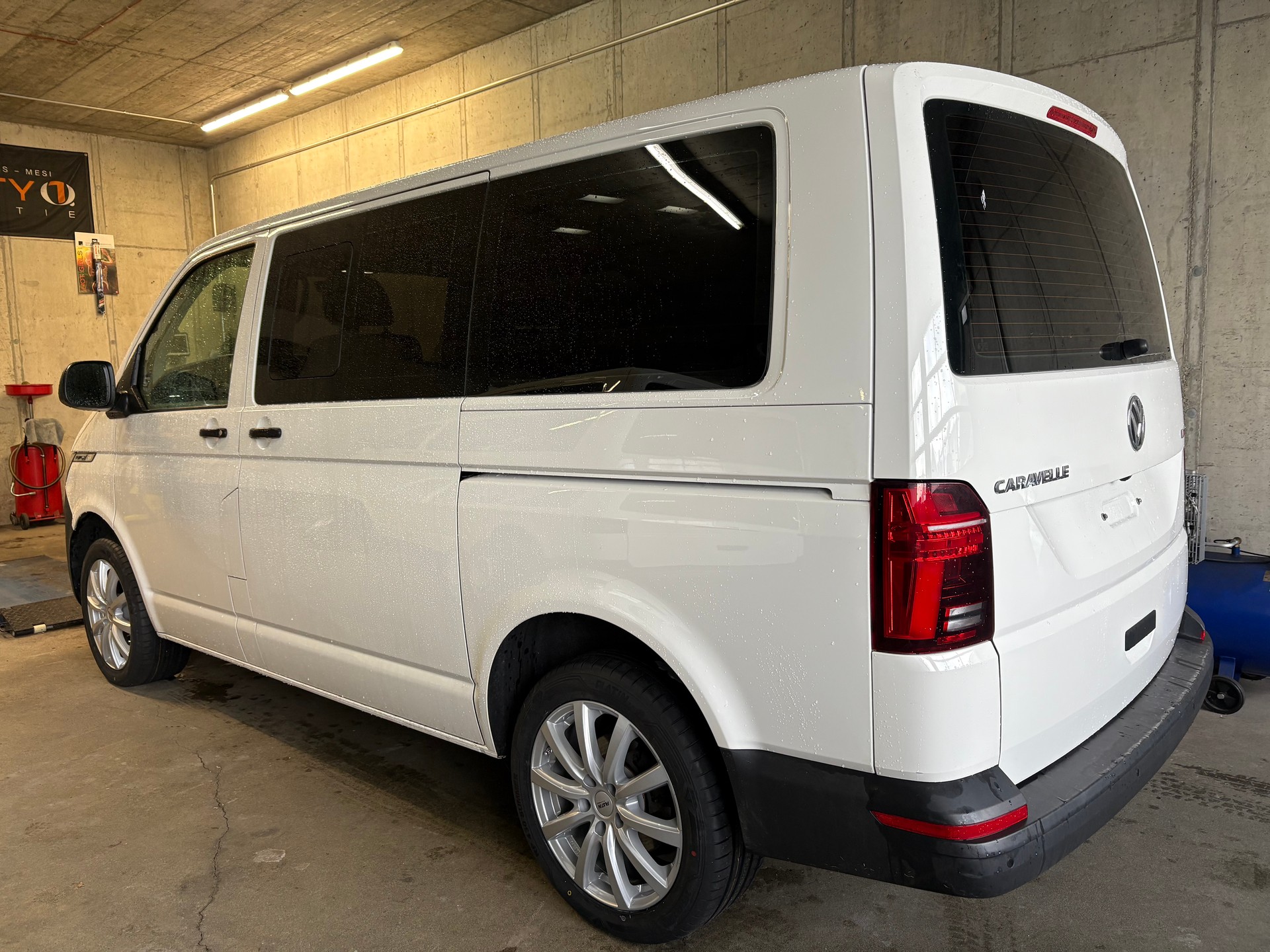 VW T6.1 Caravelle 2.0 TDI Comfortline 4Motion - 11