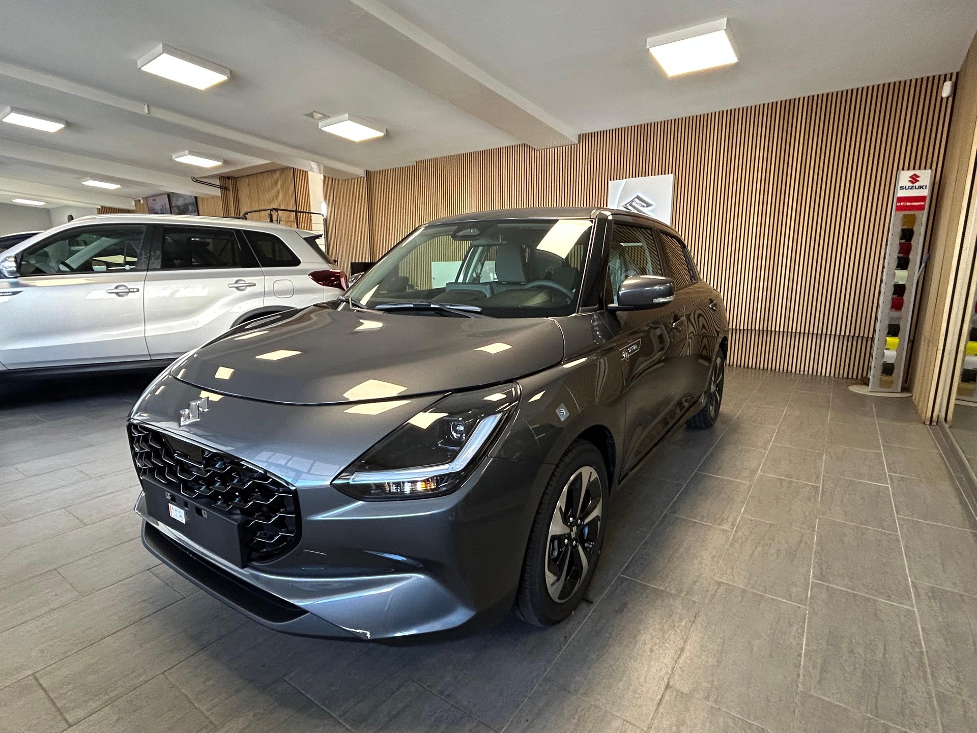 SUZUKI Swift 1.2 Sakura Top Hybrid - 4