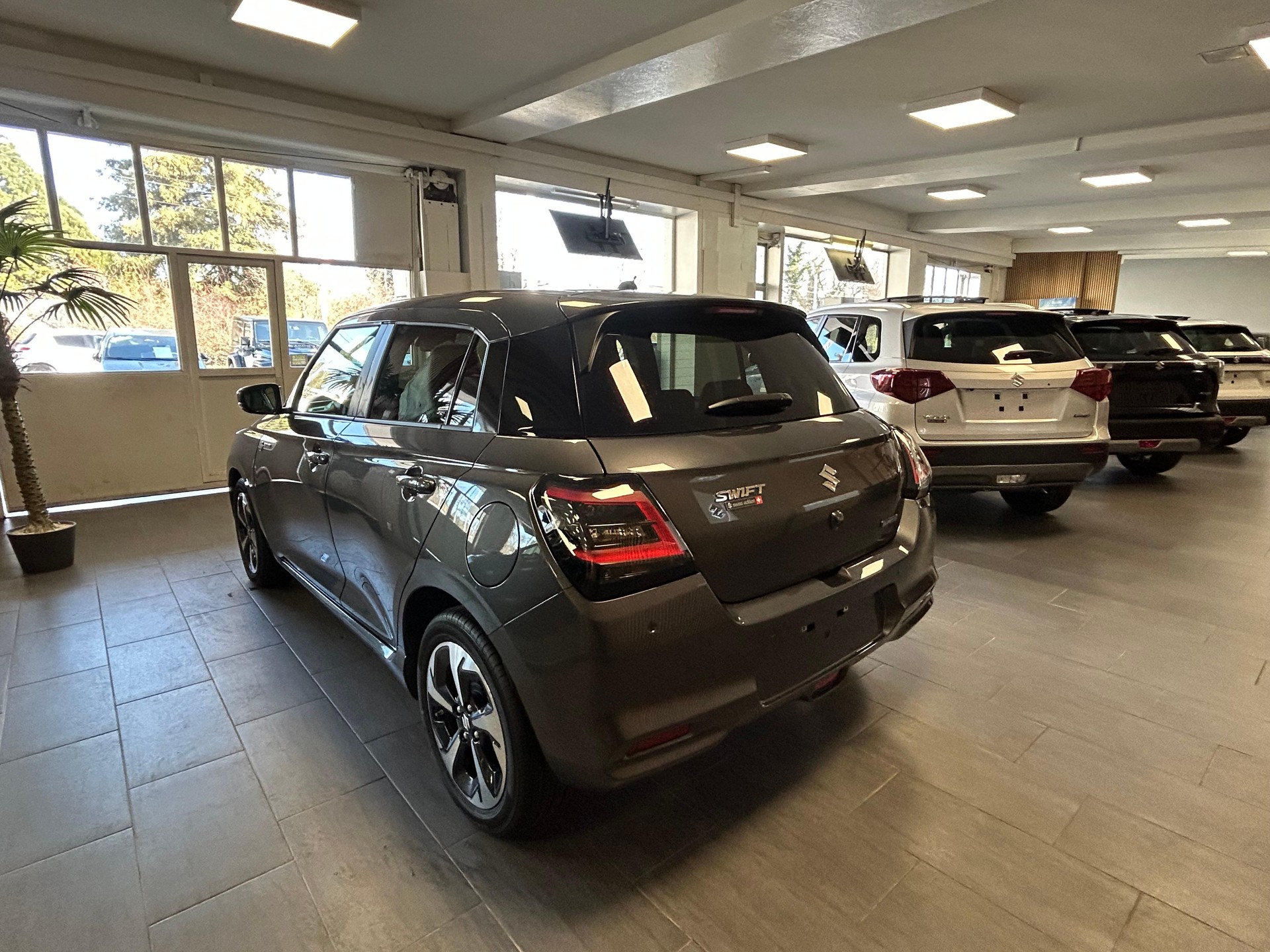 SUZUKI Swift 1.2 Sakura Top Hybrid - 5