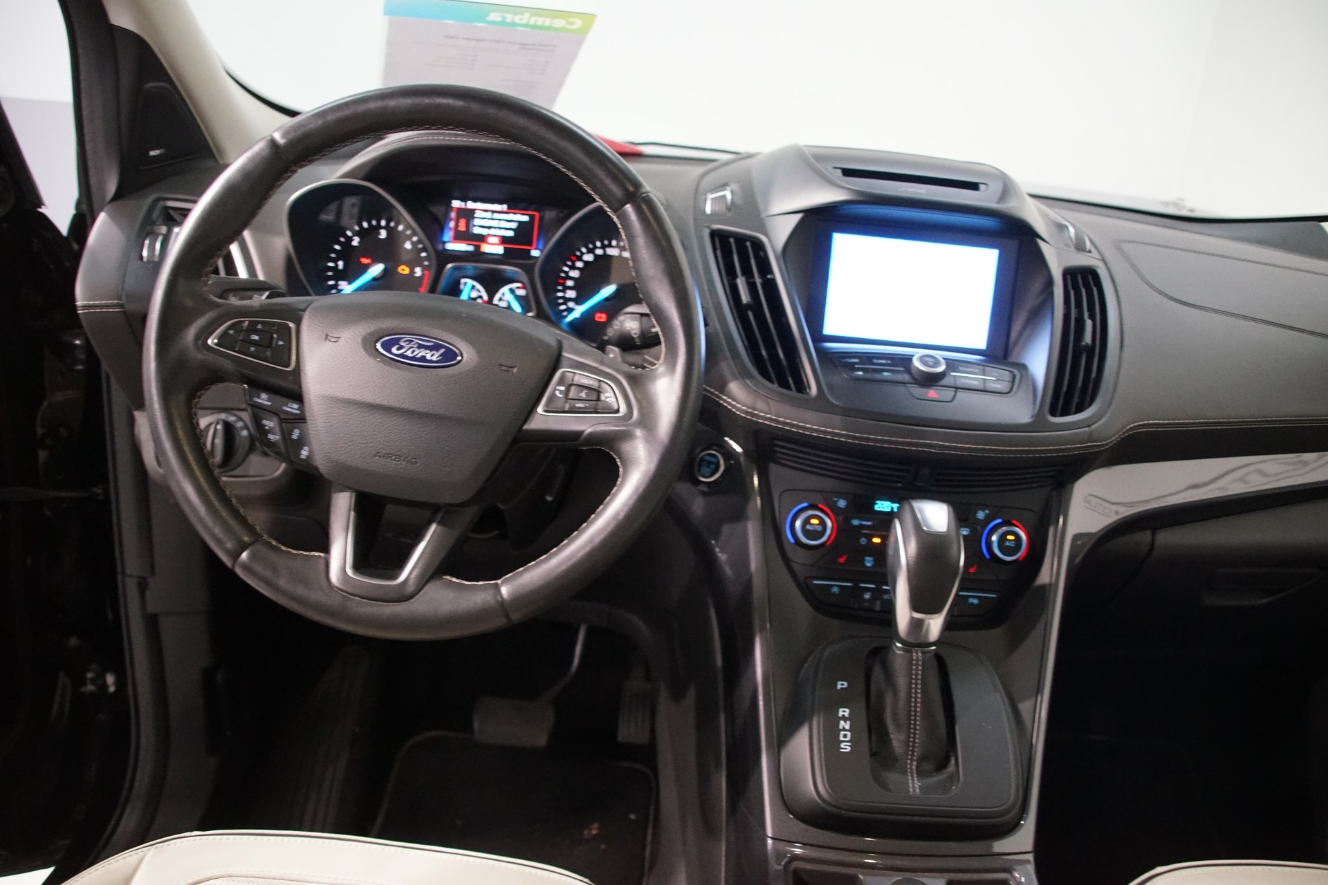FORD Kuga 2.0 TDCi Vignale 4WD PowerShift - 16