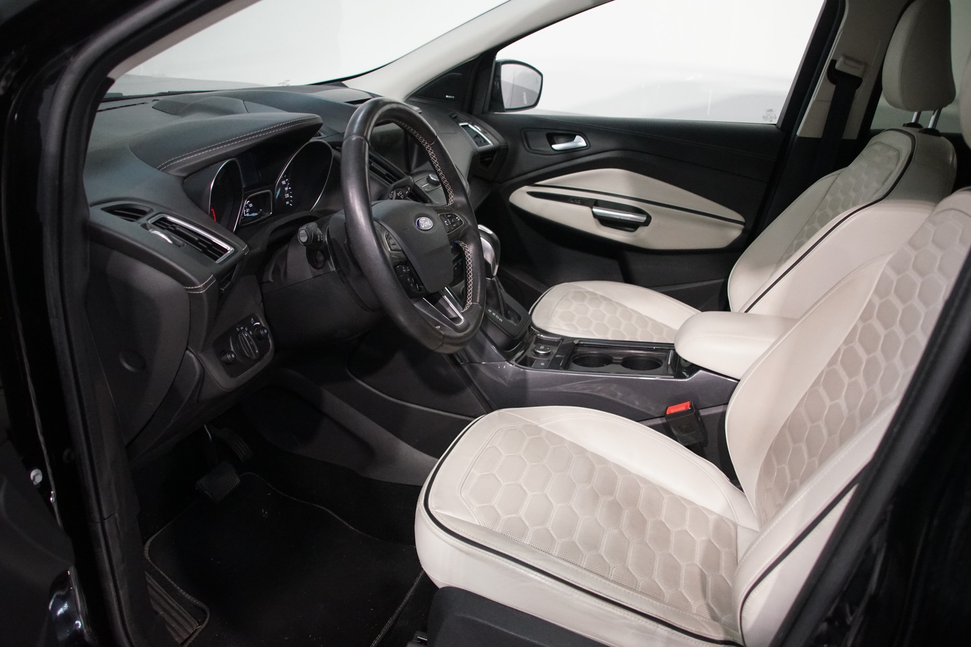 FORD Kuga 2.0 TDCi Vignale 4WD PowerShift - 12