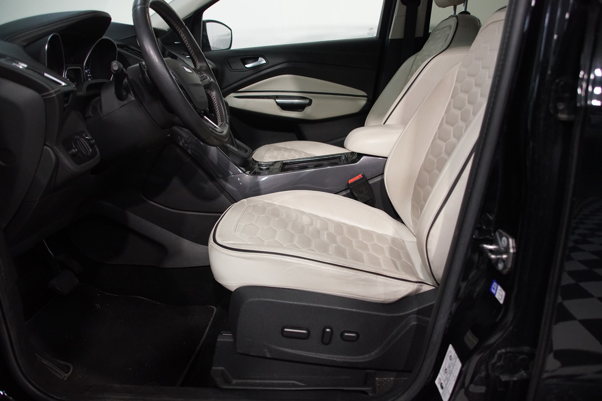 FORD Kuga 2.0 TDCi Vignale 4WD PowerShift - 14
