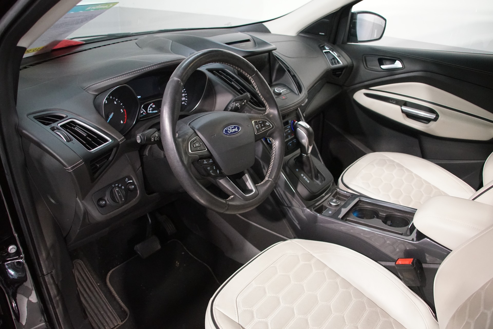 FORD Kuga 2.0 TDCi Vignale 4WD PowerShift - 11