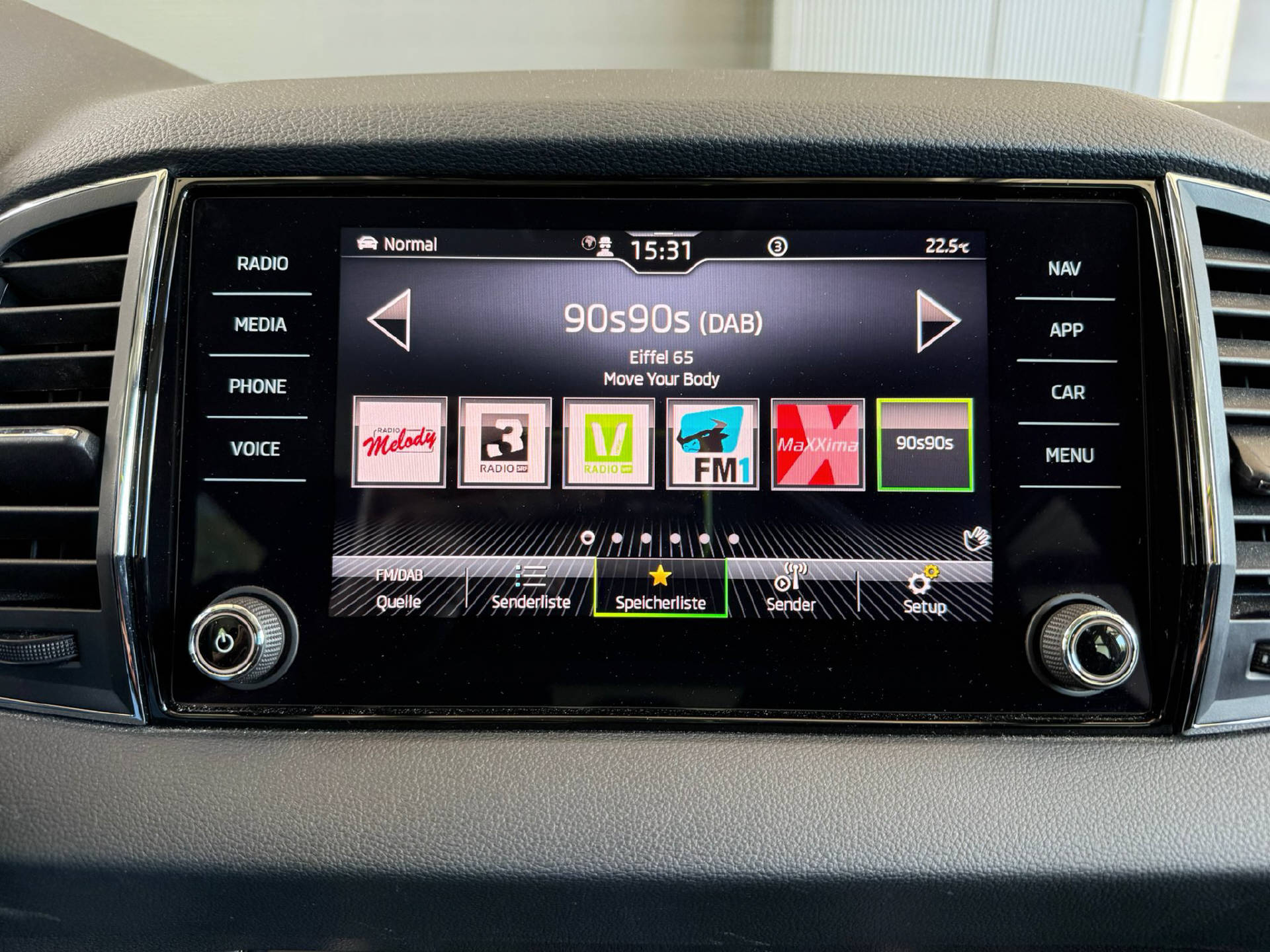 SKODA Karoq 2.0 TDI Ambition 4×4 DSG-14