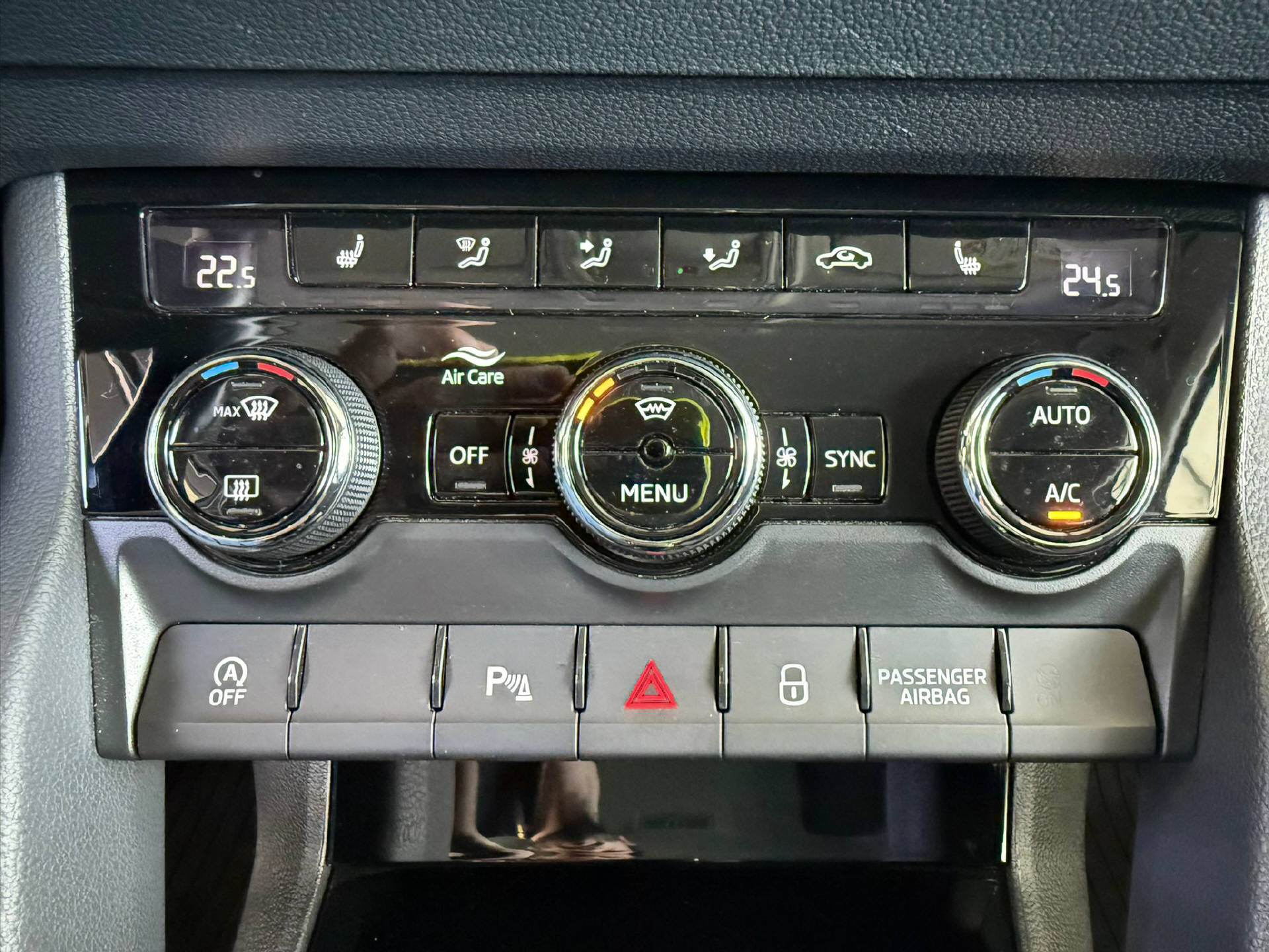 SKODA Karoq 2.0 TDI Ambition 4×4 DSG-15