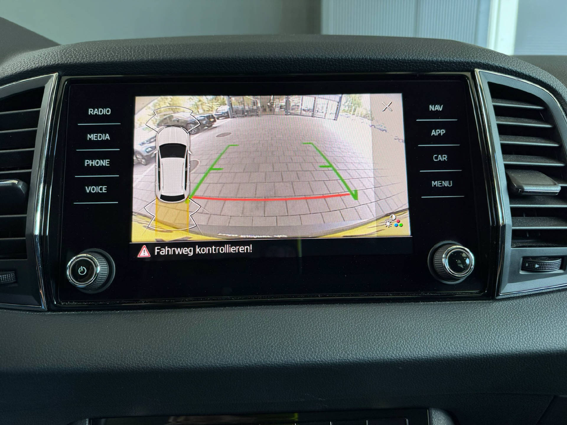 SKODA Karoq 2.0 TDI Ambition 4×4 DSG-11