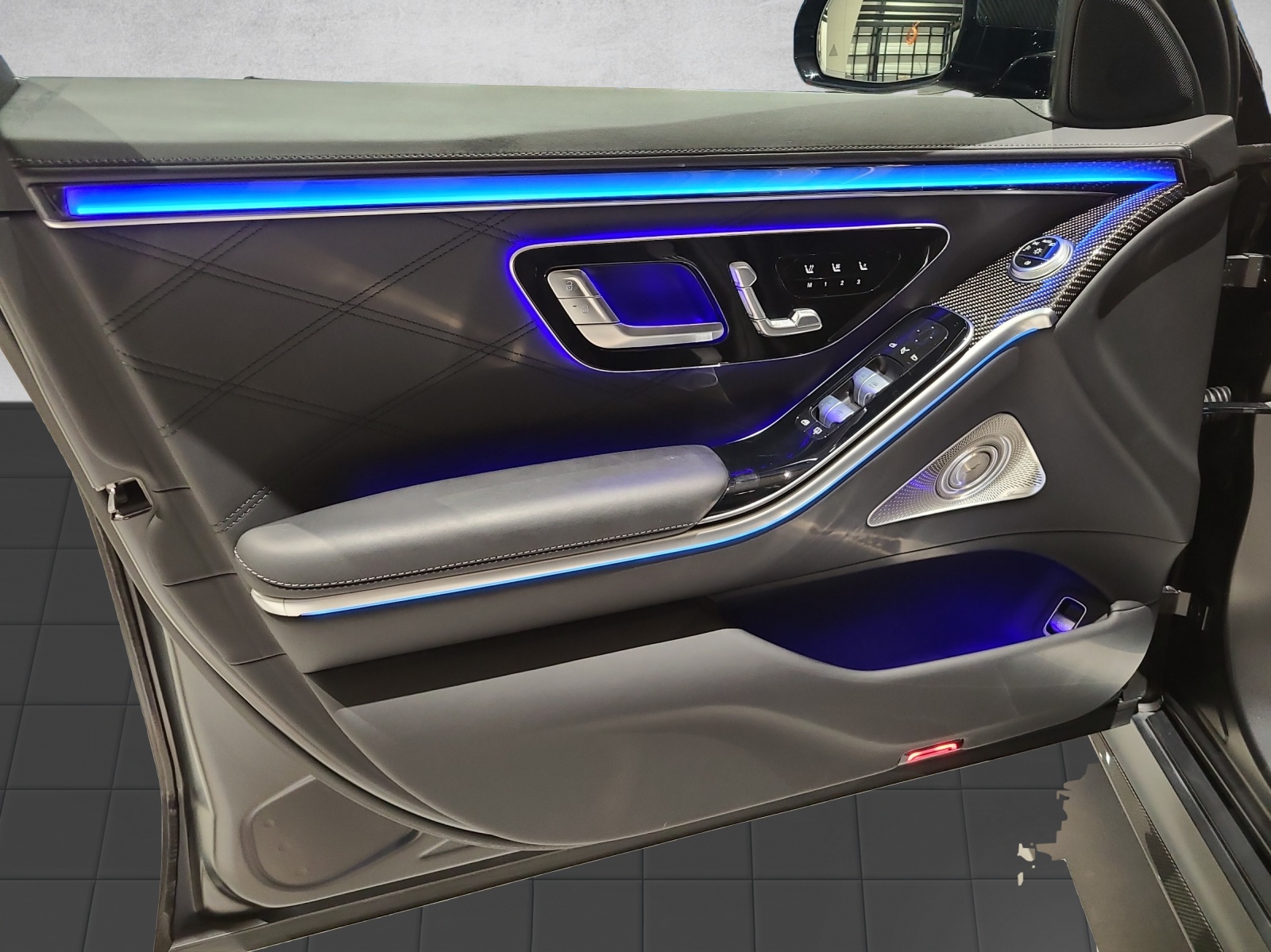 MERCEDES-BENZ S 63 AMG E Performance - 9