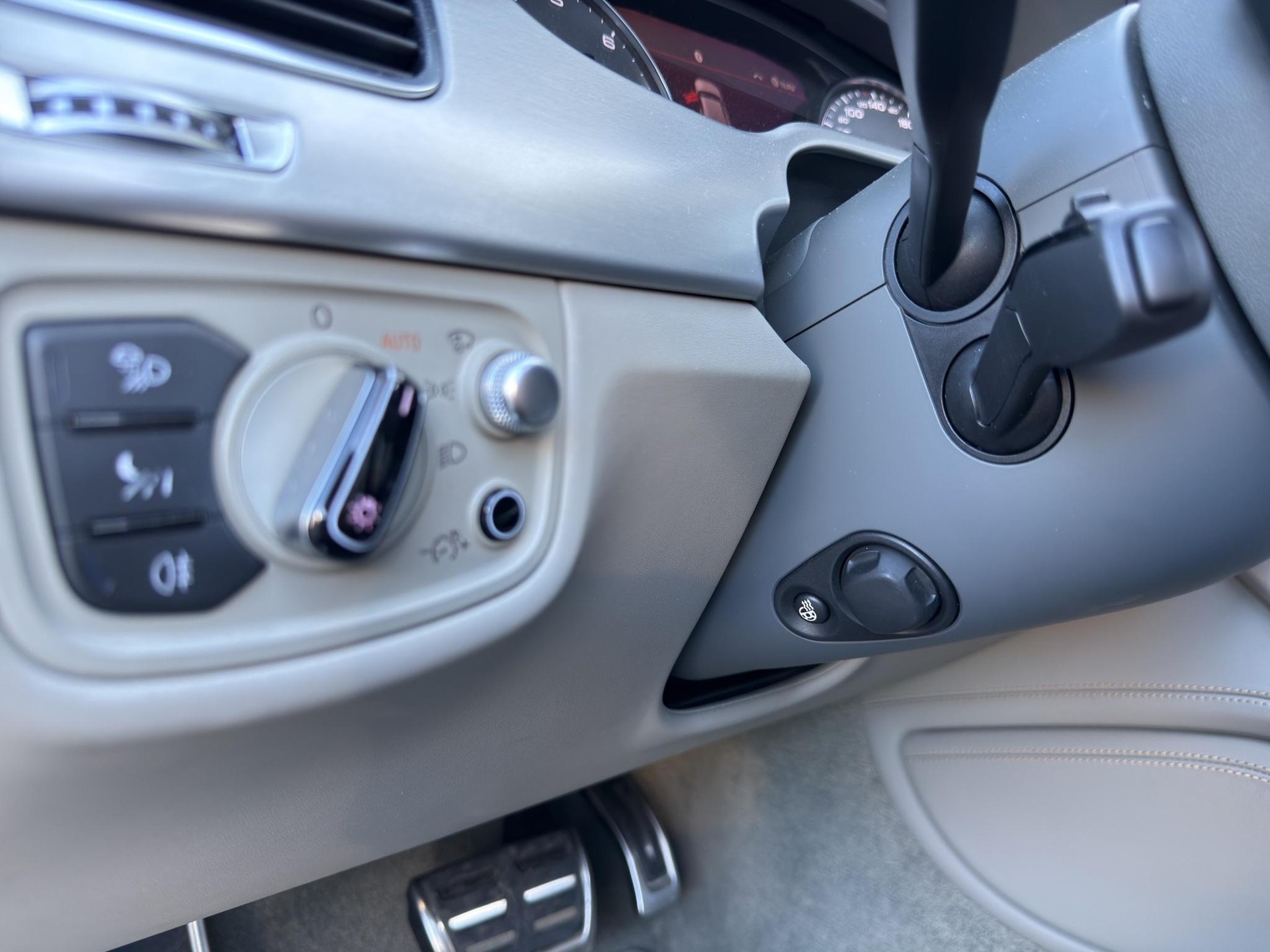 AUDI S8 4.0 V8 TFSI quattro T-Tronic - 29