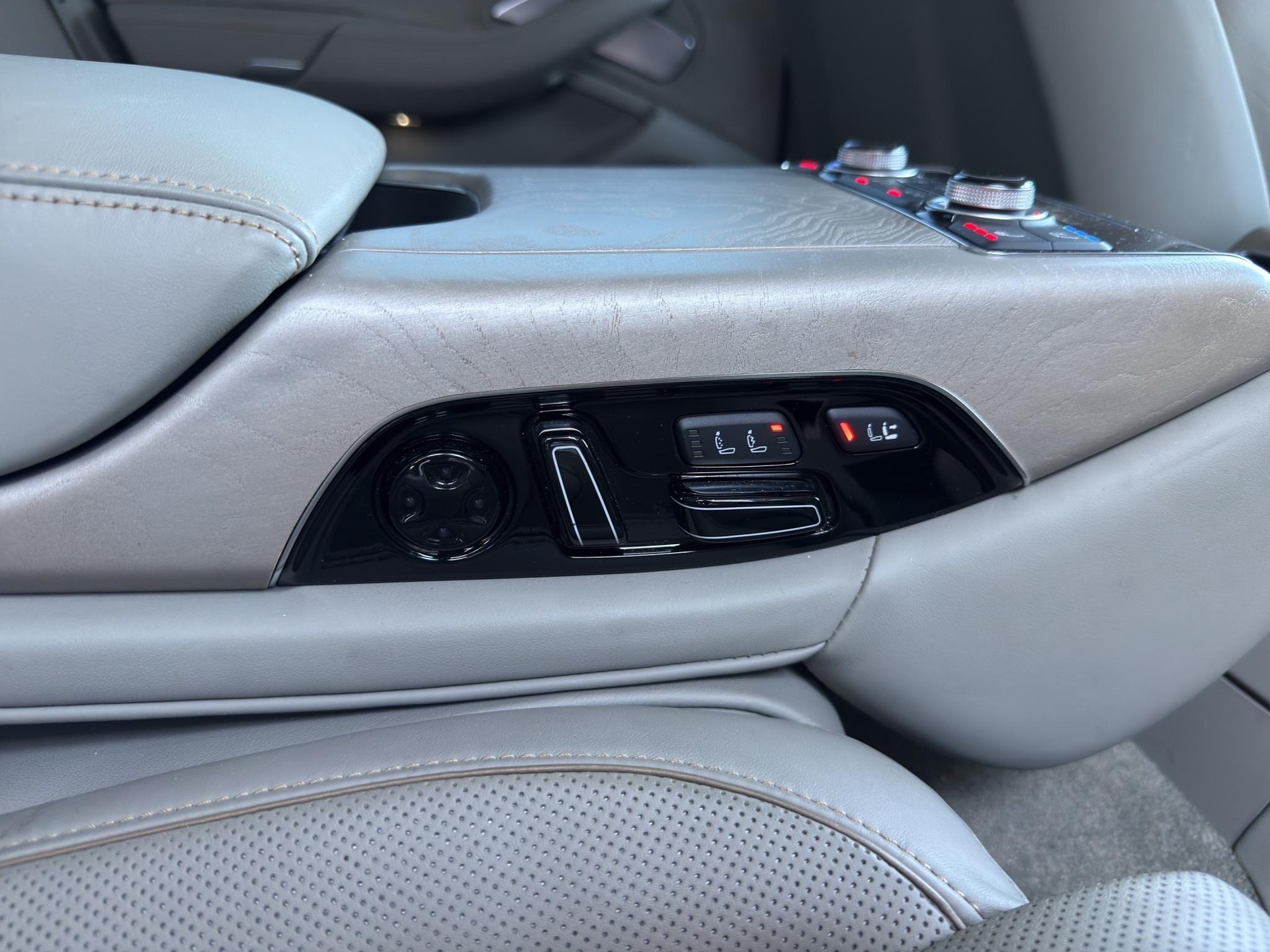 AUDI S8 4.0 V8 TFSI quattro T-Tronic - 24