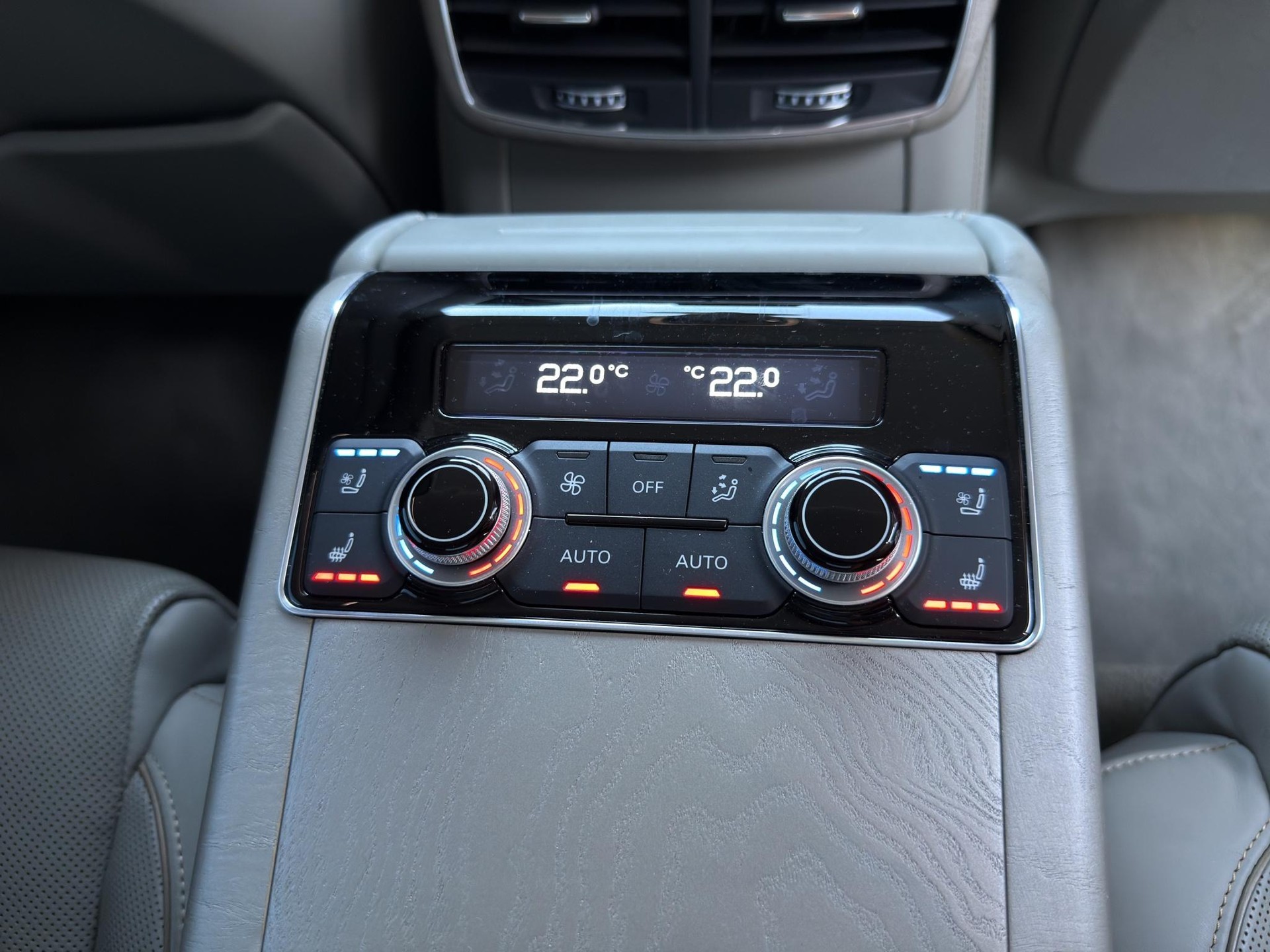 AUDI S8 4.0 V8 TFSI quattro T-Tronic - 25