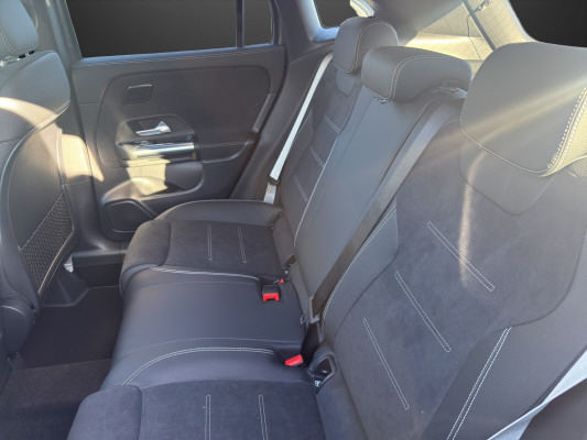 MERCEDES-BENZ GLA 220d 4Matic 8G-DCT - 9