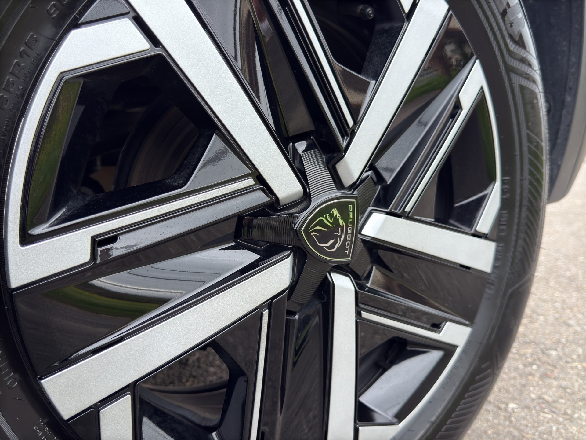 PEUGEOT 2008 1.2 Hybrid 145 Style - 45