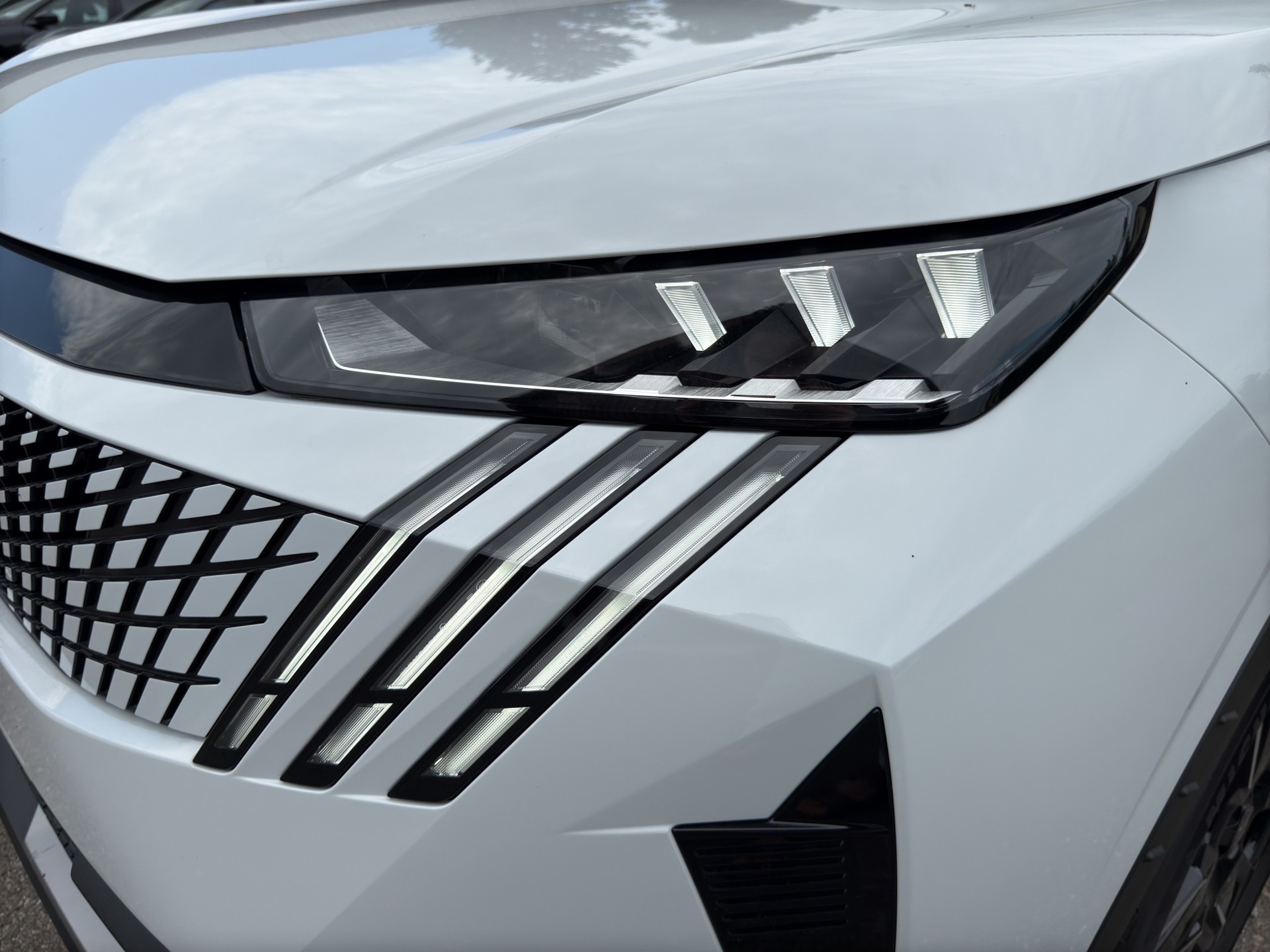 PEUGEOT 5008 1.2 Hybrid e-DCS6 GT 7 Plätzer - 48