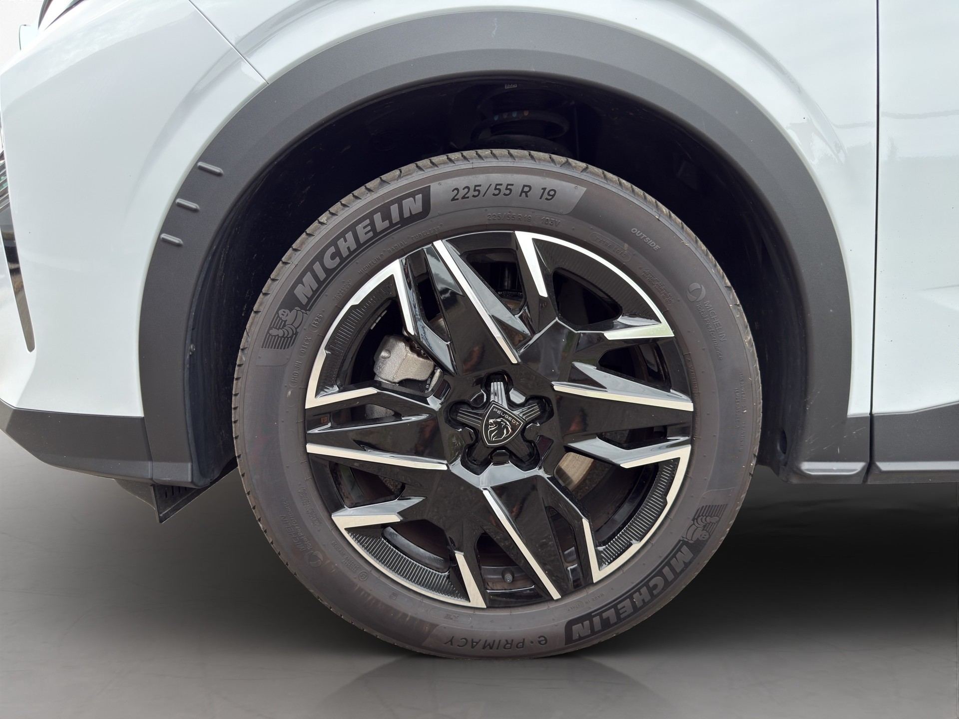 PEUGEOT 5008 1.2 Hybrid e-DCS6 GT 7 Plätzer - 25