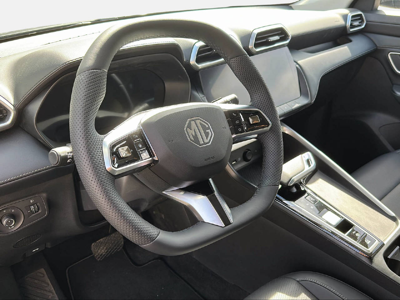 MG ZS 1.5 Hybrid+ Luxury - 15