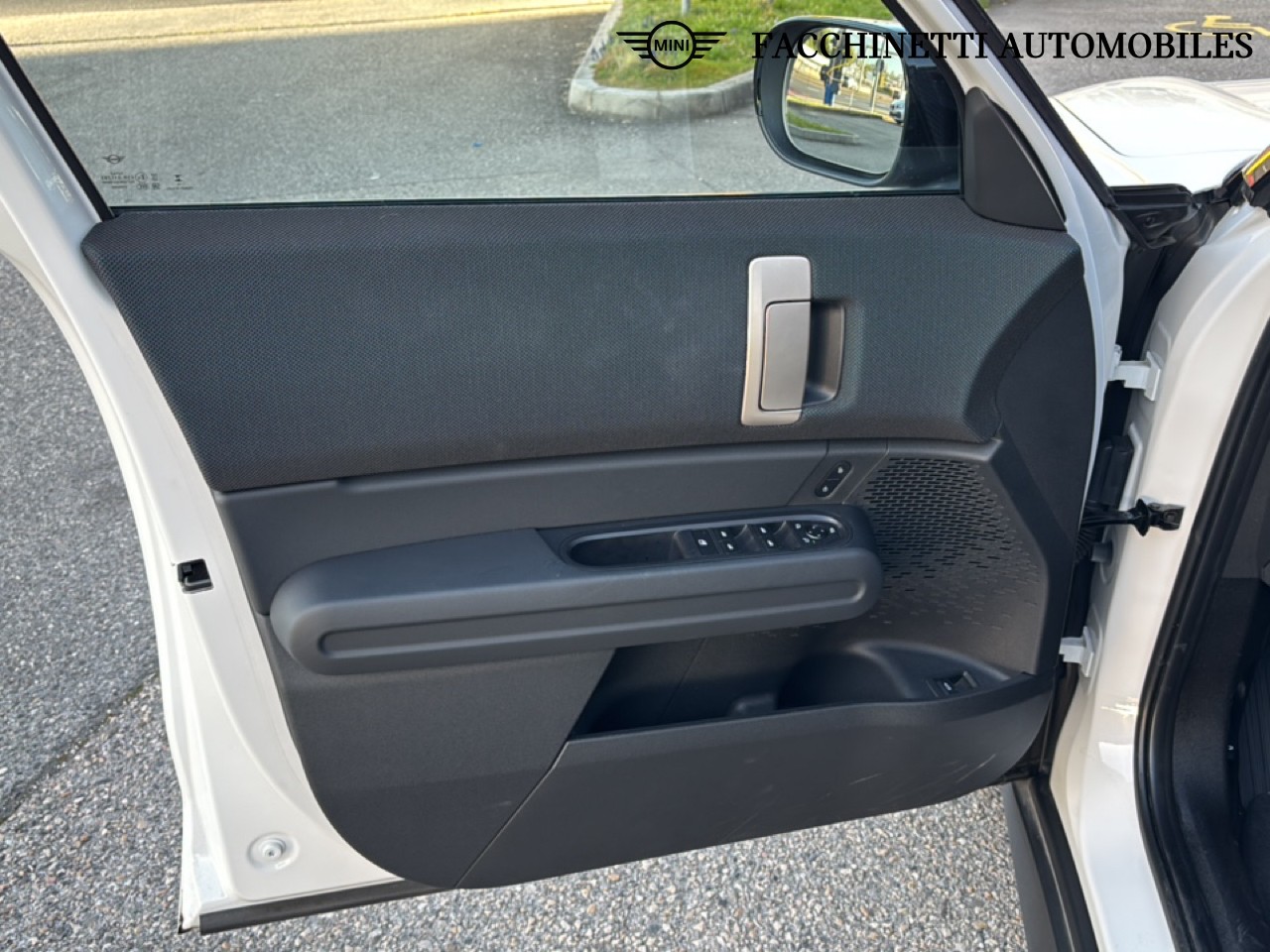 MINI MINI COUNTRYMAN E - 16