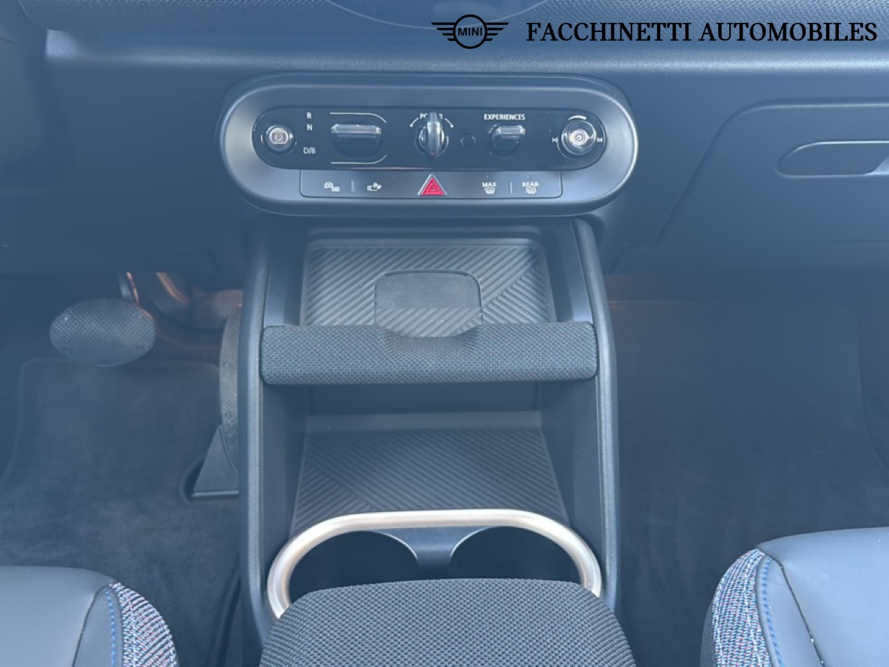 MINI MINI COUNTRYMAN E - 5