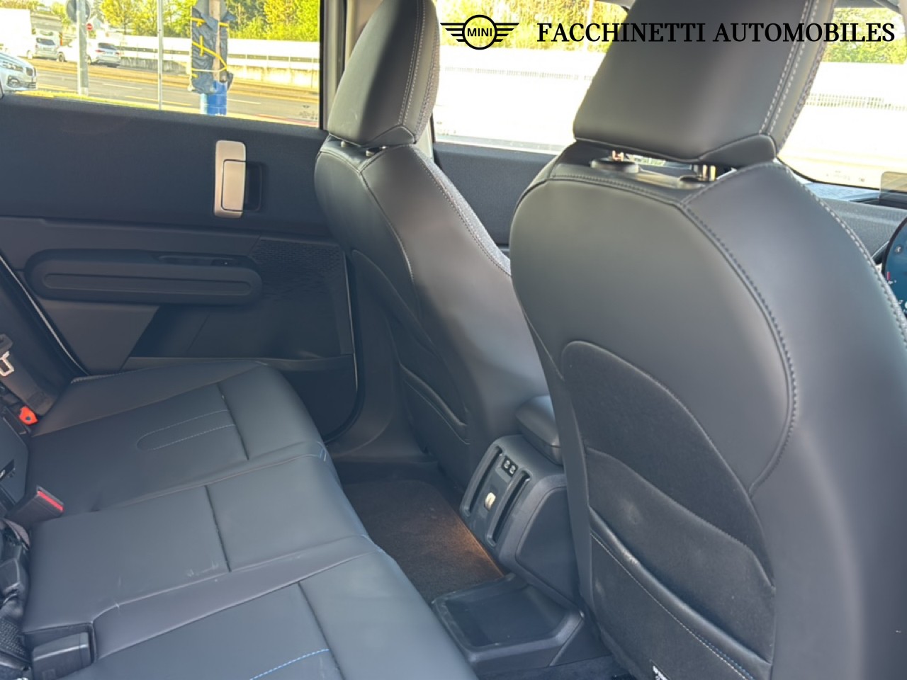 MINI MINI COUNTRYMAN E - 17